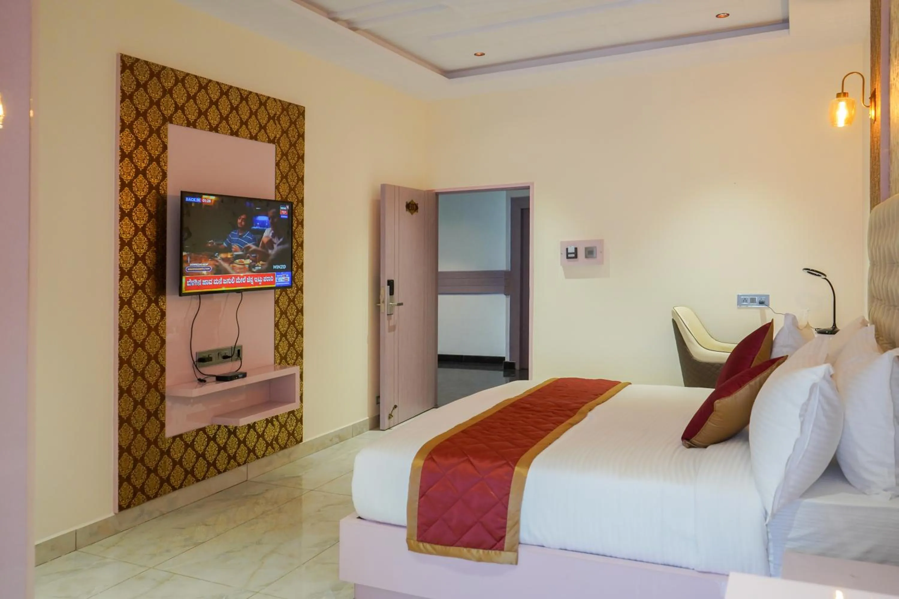 Bedroom, Bed in Hotel Yathin