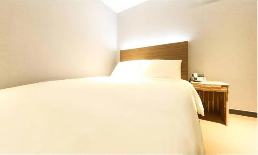 Bedroom, Bed in illuwa M