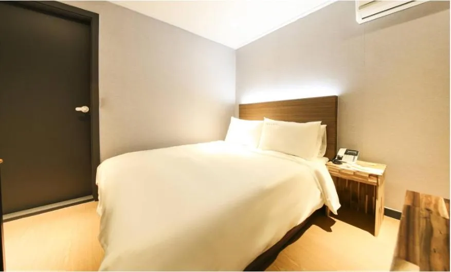 Bedroom, Bed in illuwa M