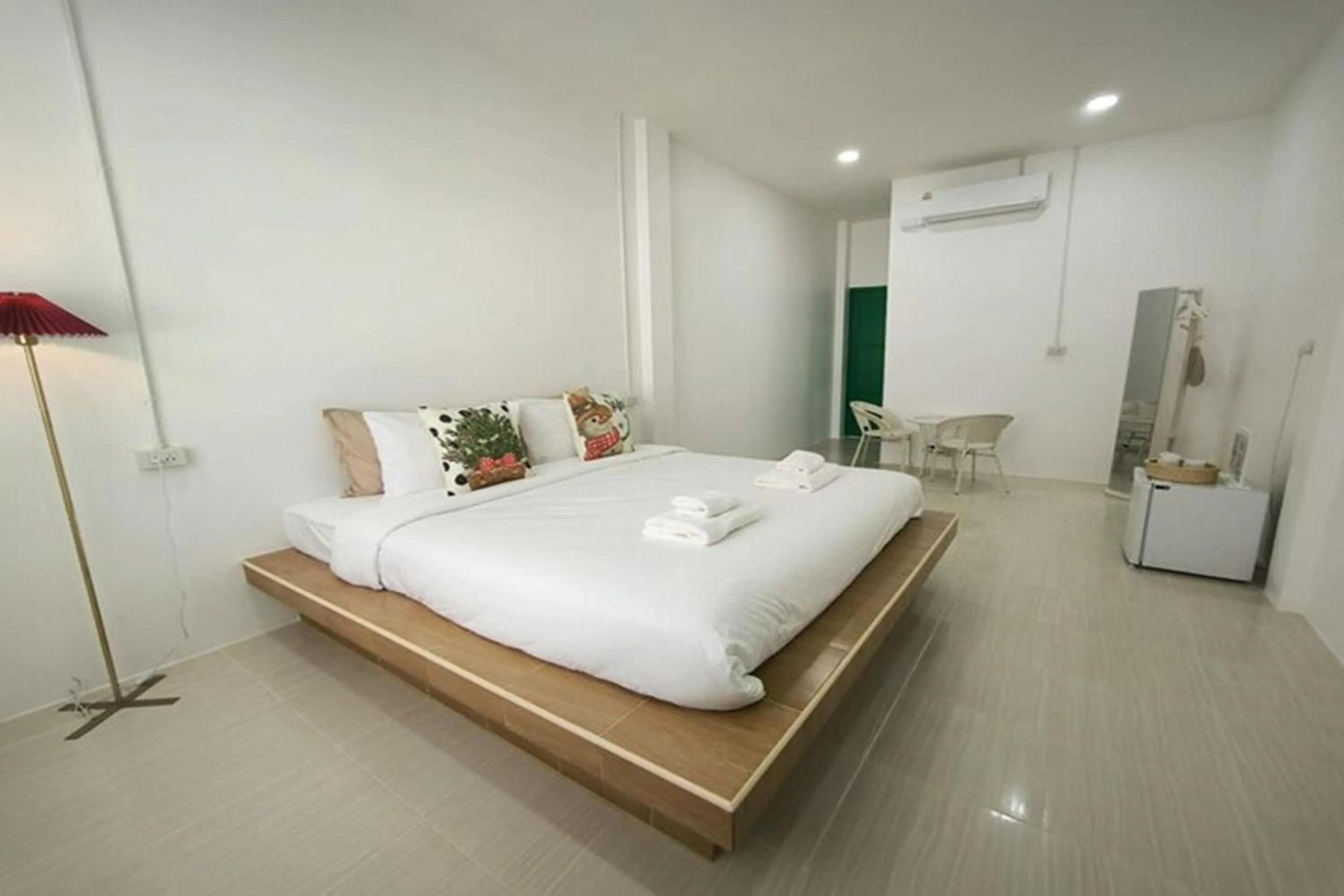 Bedroom, Bed in Ban Ye