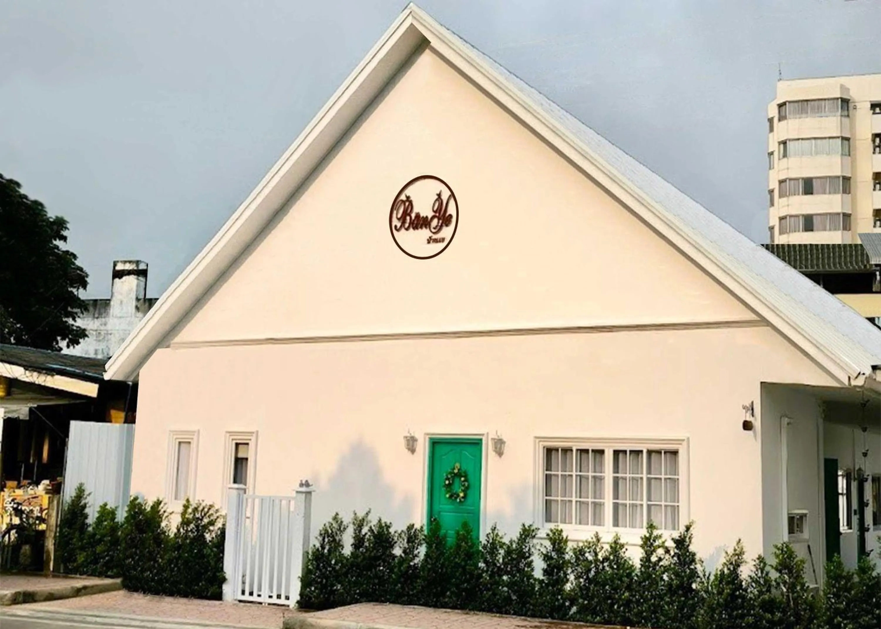 Property building in Ban Ye