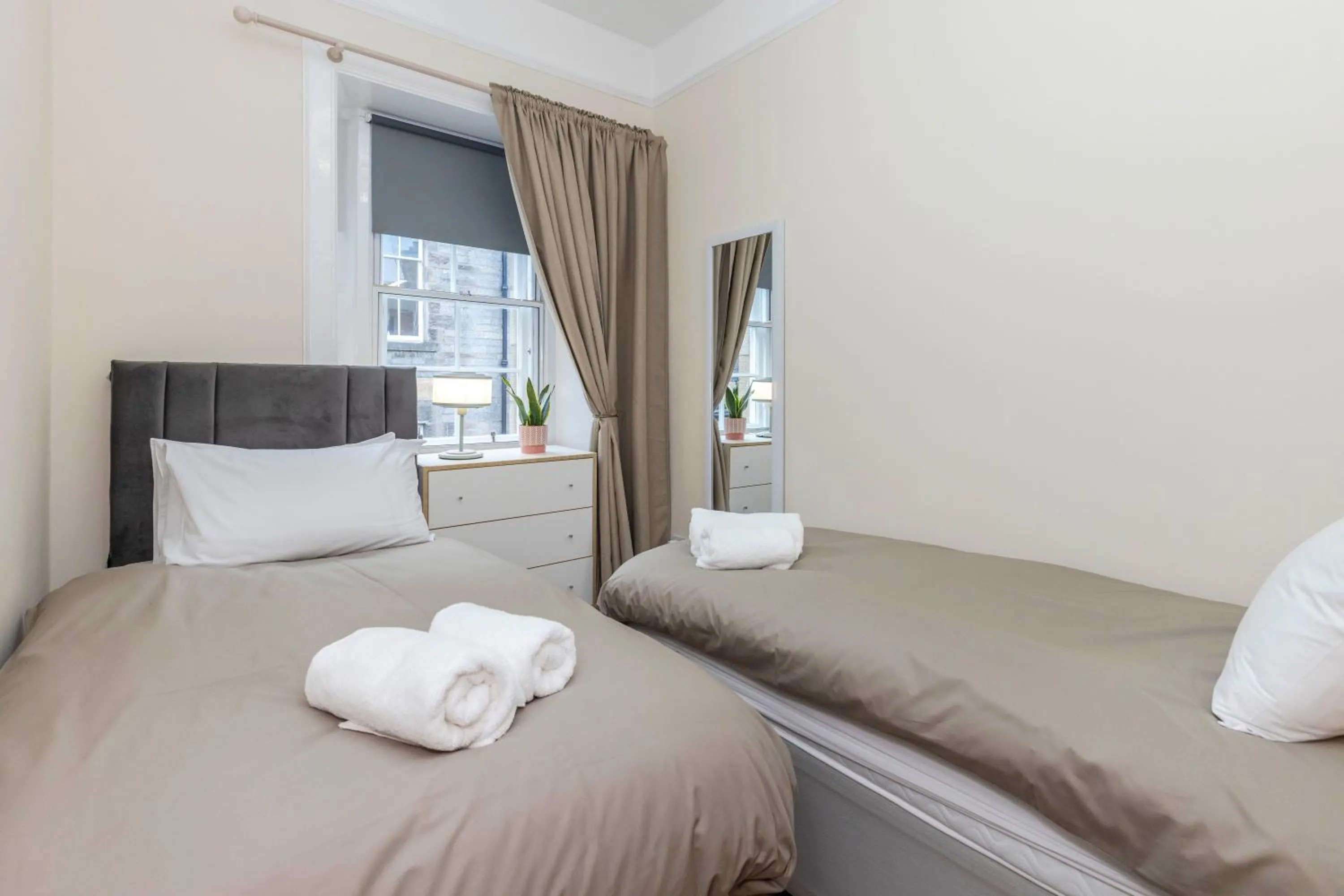 Old Town Edinburgh Apt, walk to Castle, Royal Mile & Museums