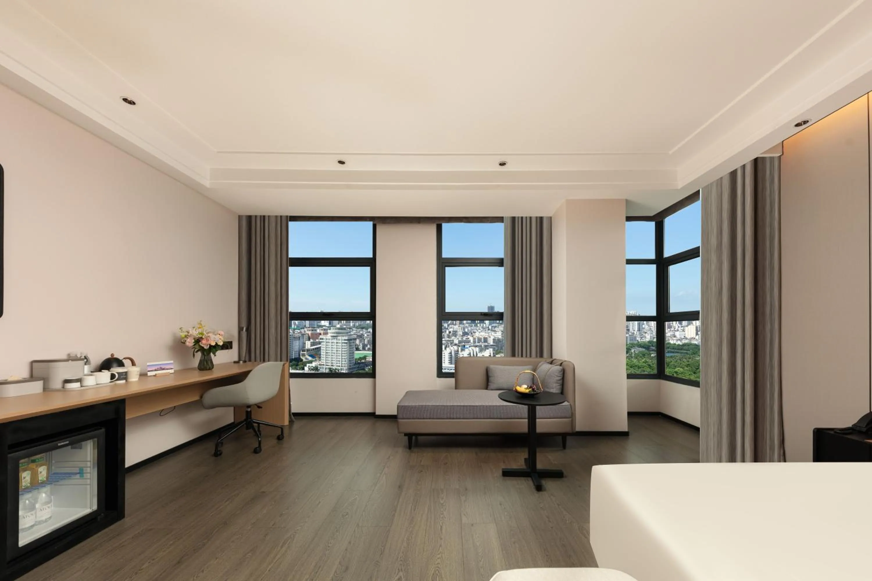 Photo of the whole room in Atour Hotel Hangzhou Binjiang Binwen Road