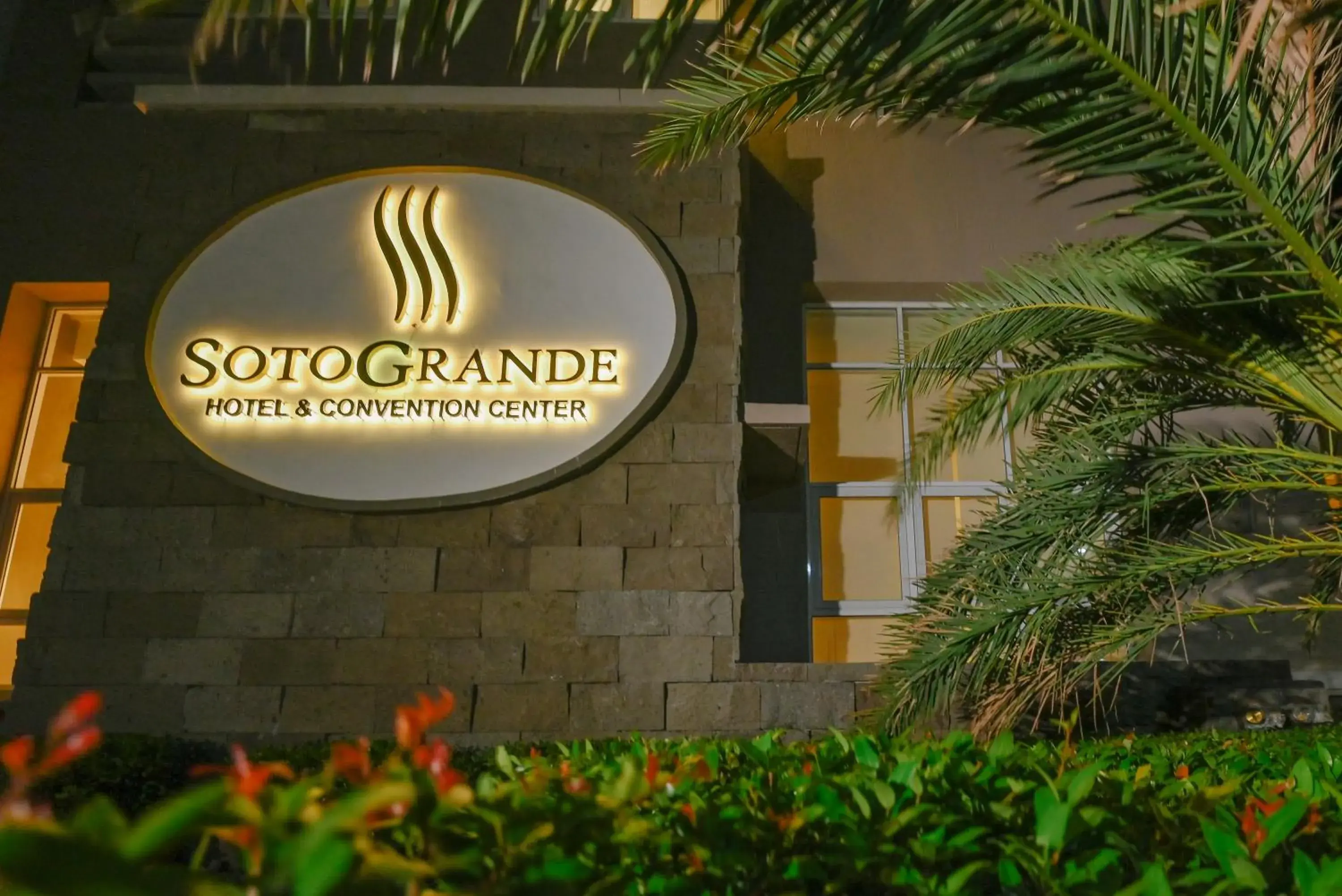 Facade/entrance in Sotogrande Hotel and Convention Center Batangas Facade/entrance in Sotogrande Hotel and Convention Center Batangas
