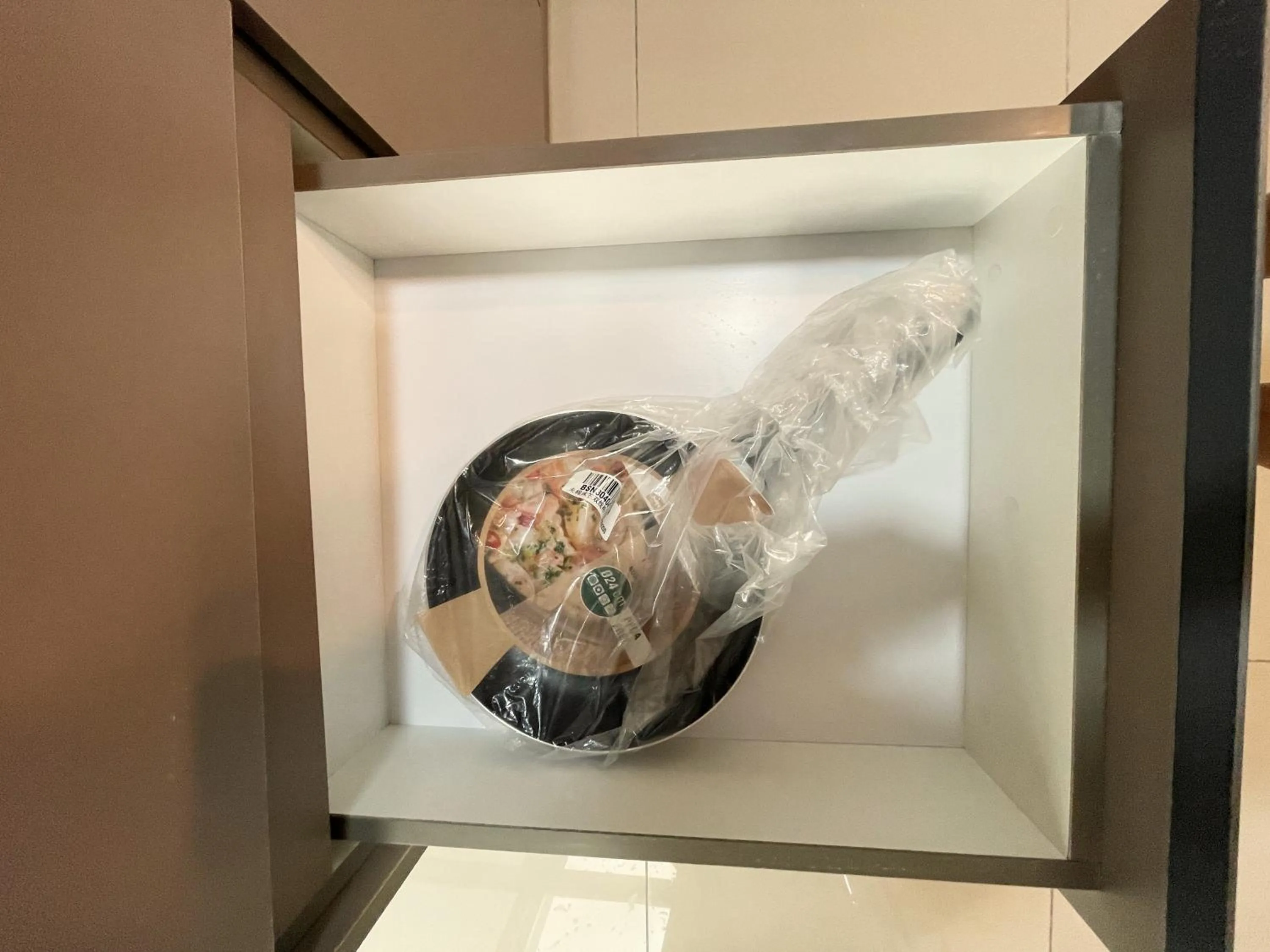 Kitchen or kitchenette in 121 Residences by The Homez Near One Utama, Starling Mall, Atria