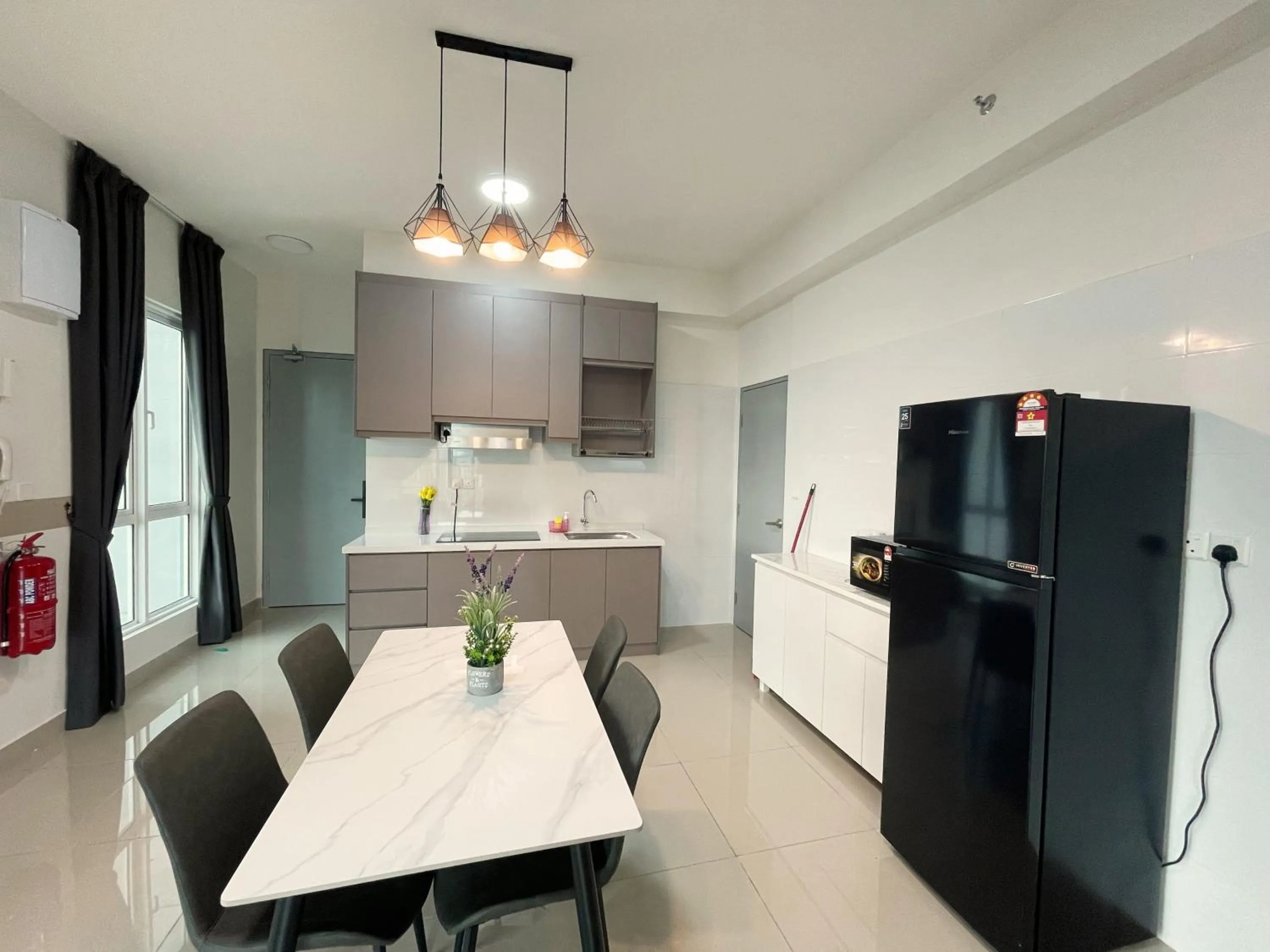 Kitchen or kitchenette in 121 Residences by The Homez Near One Utama, Starling Mall, Atria