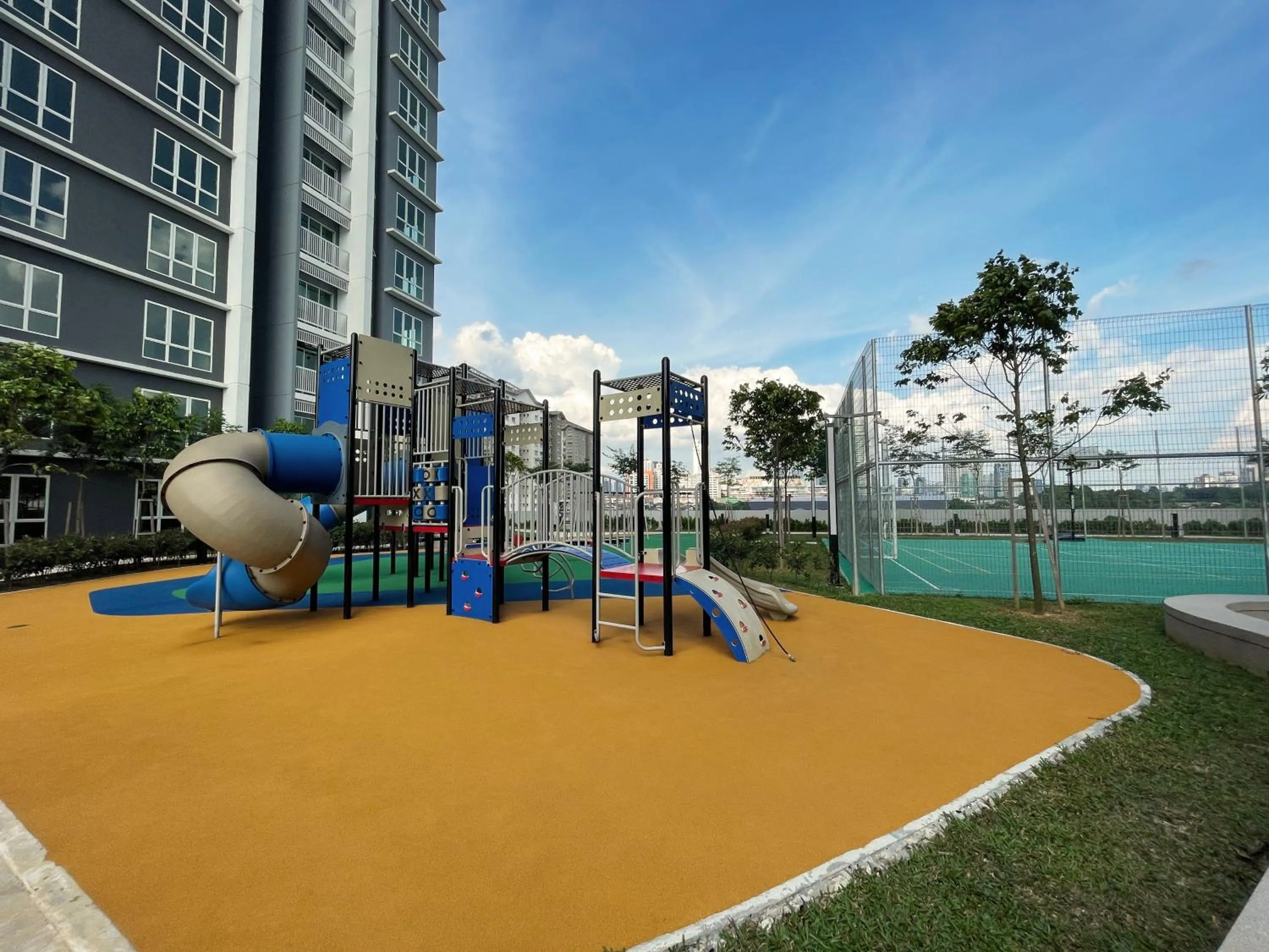 Day in 121 Residences by The Homez Near One Utama, Starling Mall, Atria