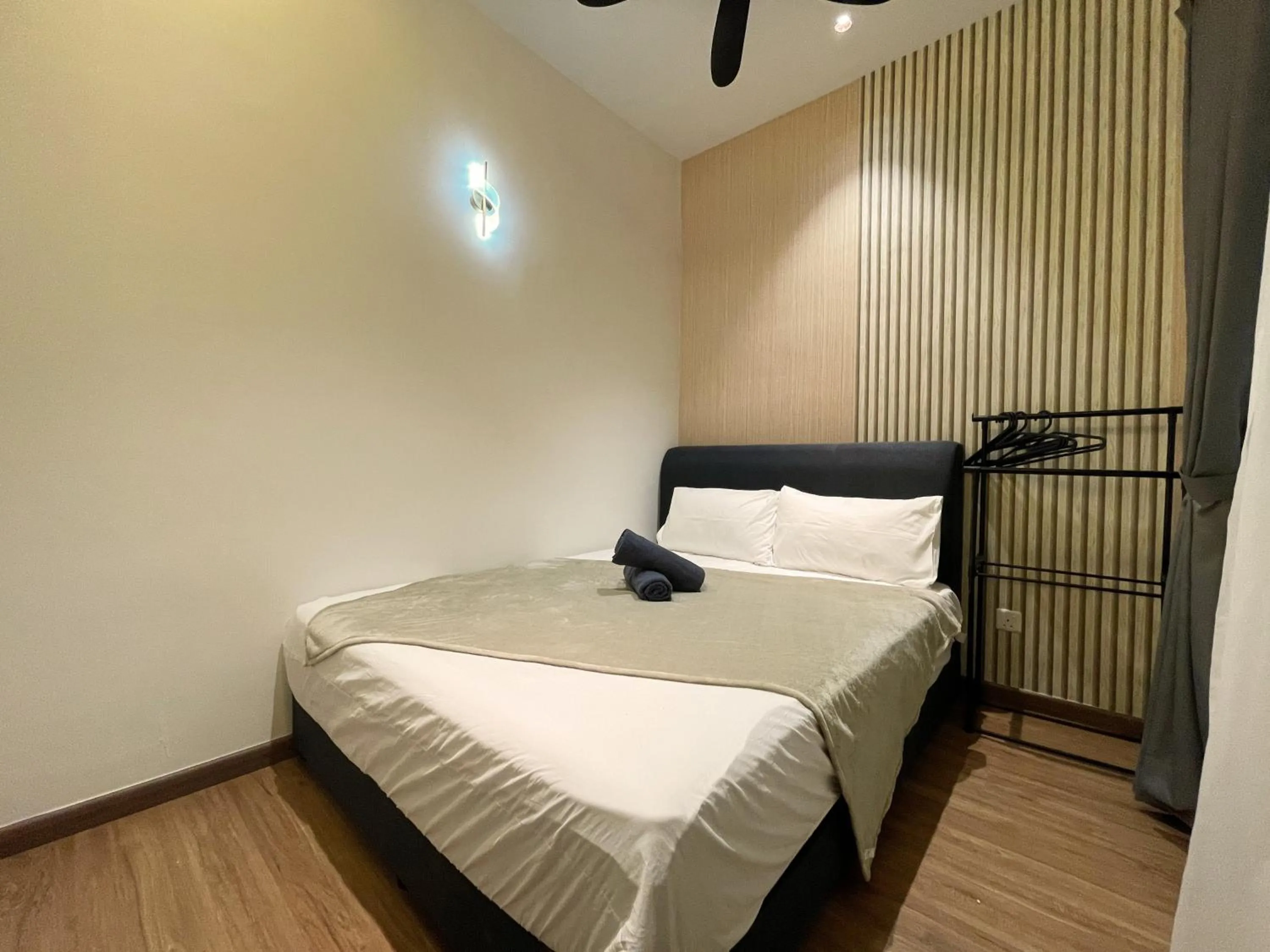 Bed in 121 Residences by The Homez Near One Utama, Starling Mall, Atria