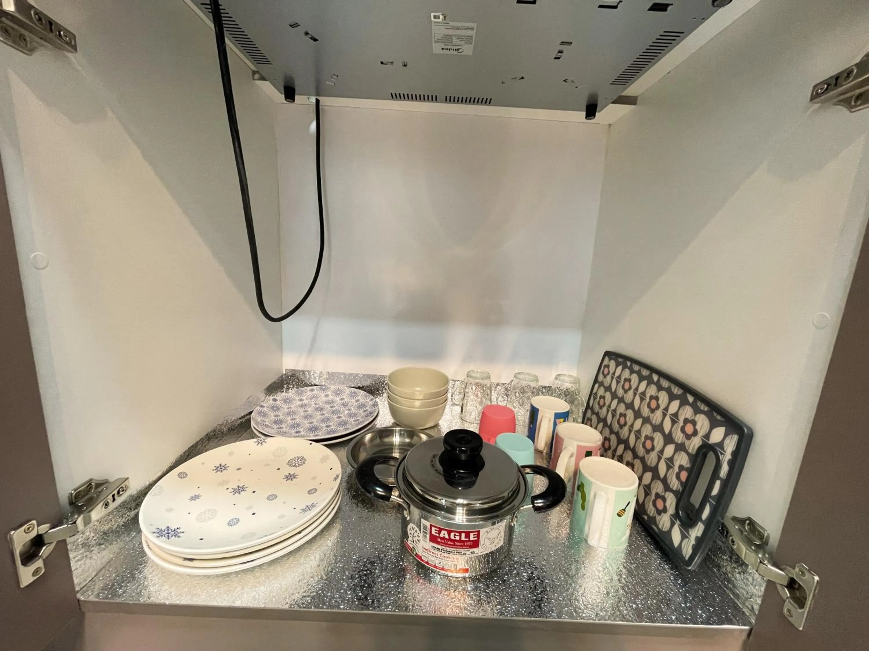 Kitchen or kitchenette in 121 Residences by The Homez Near One Utama, Starling Mall, Atria