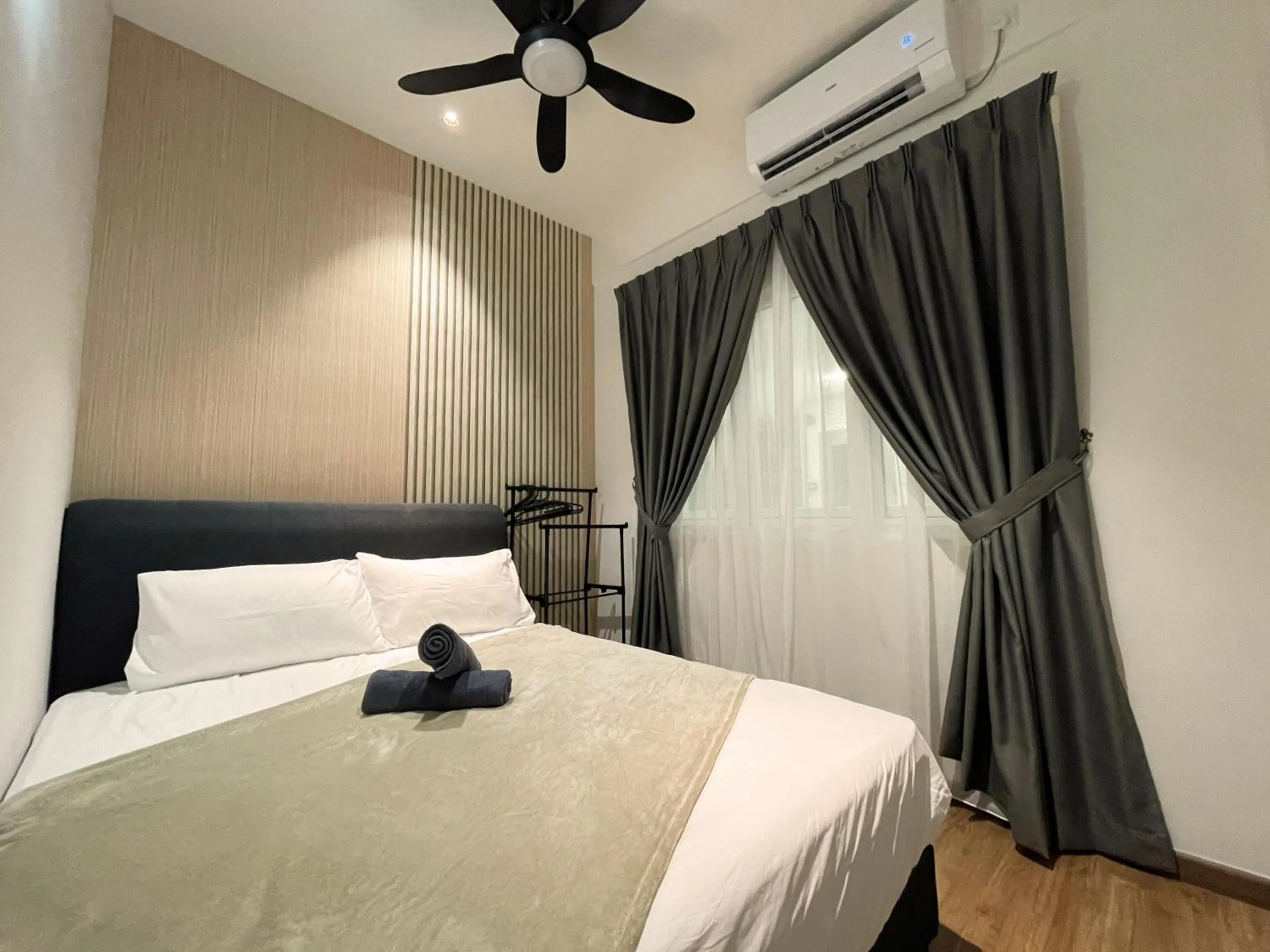 Photo of the whole room, Bed in 121 Residences by The Homez Near One Utama, Starling Mall, Atria
