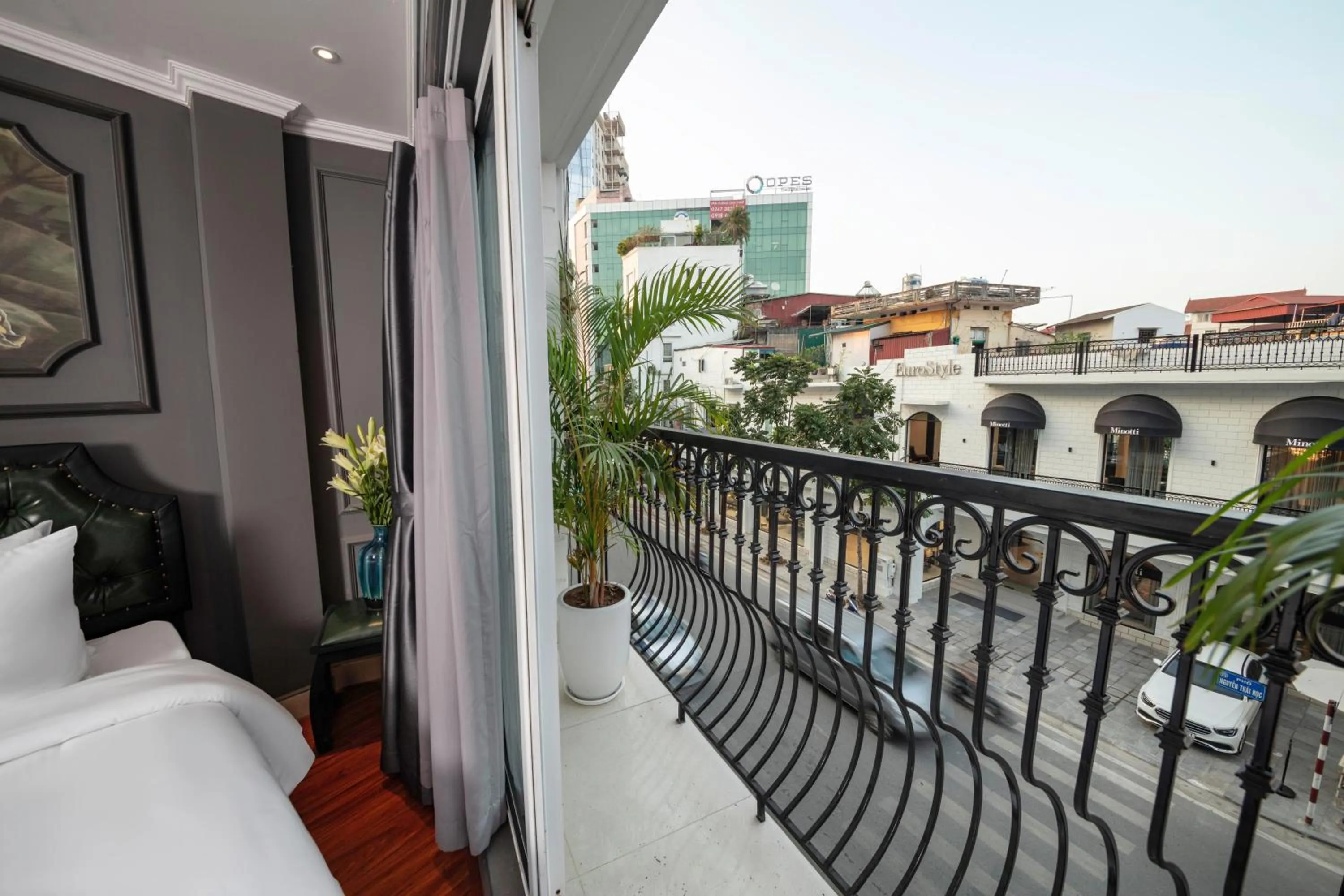 Seating area in Madelise Stardust Hotel & Travel