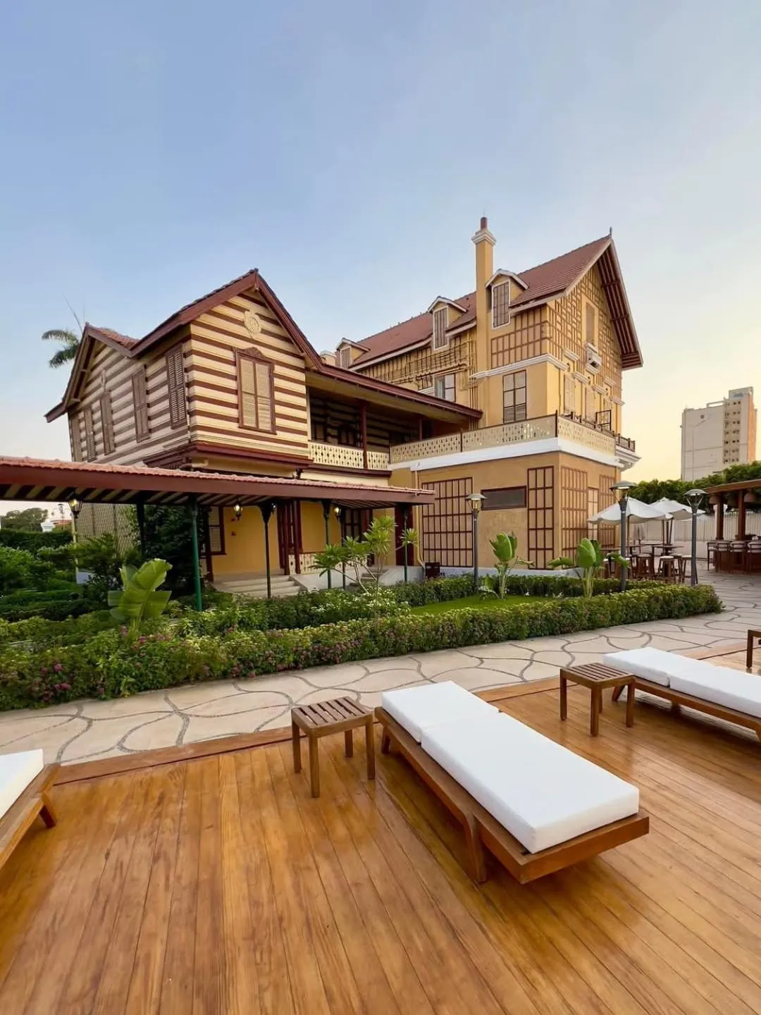 Property building in Maison Maxim De Lesseps