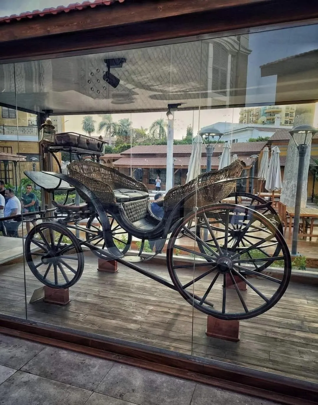 Day in Maison Maxim De Lesseps