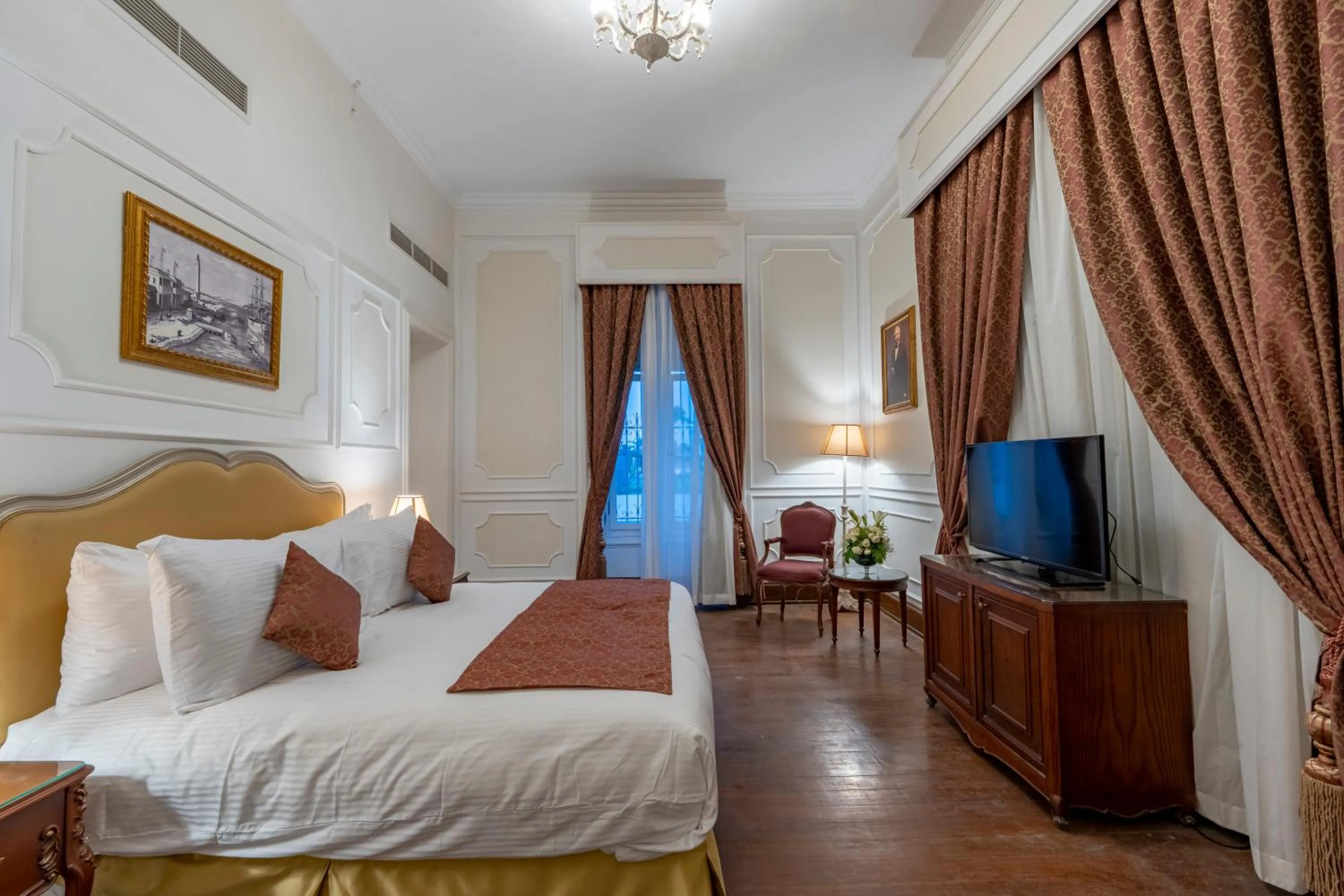 Bed in Maison Maxim De Lesseps