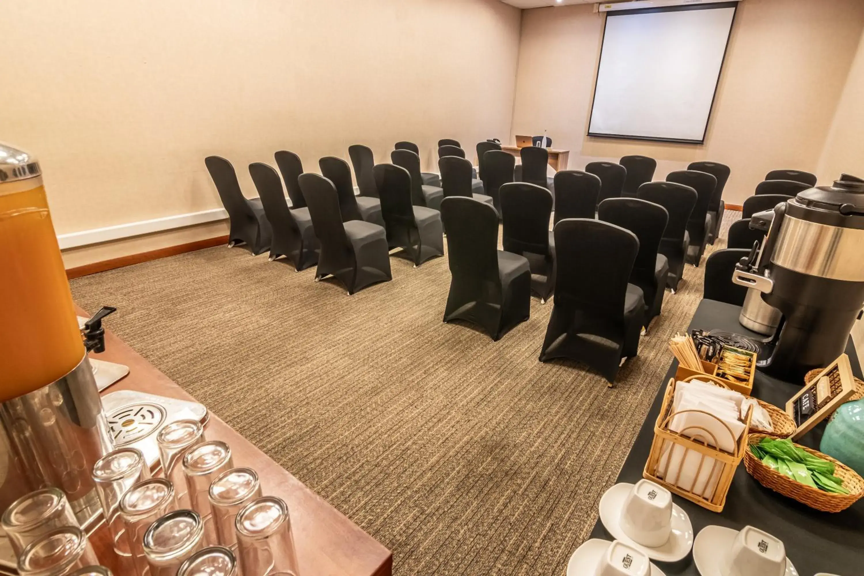 Food and drinks in Geotel Antofagasta Food and drinks in Geotel Antofagasta