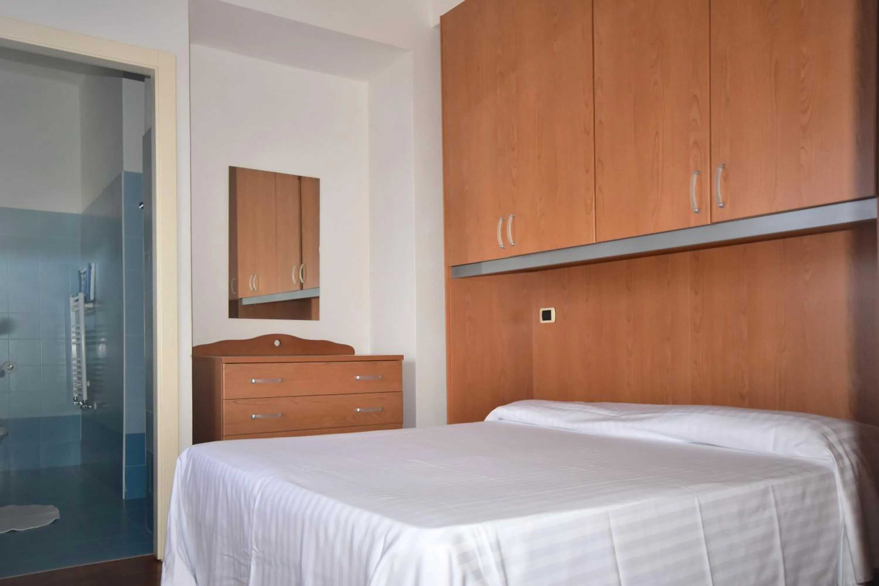 Photo of the whole room, Bed in Residence Avana