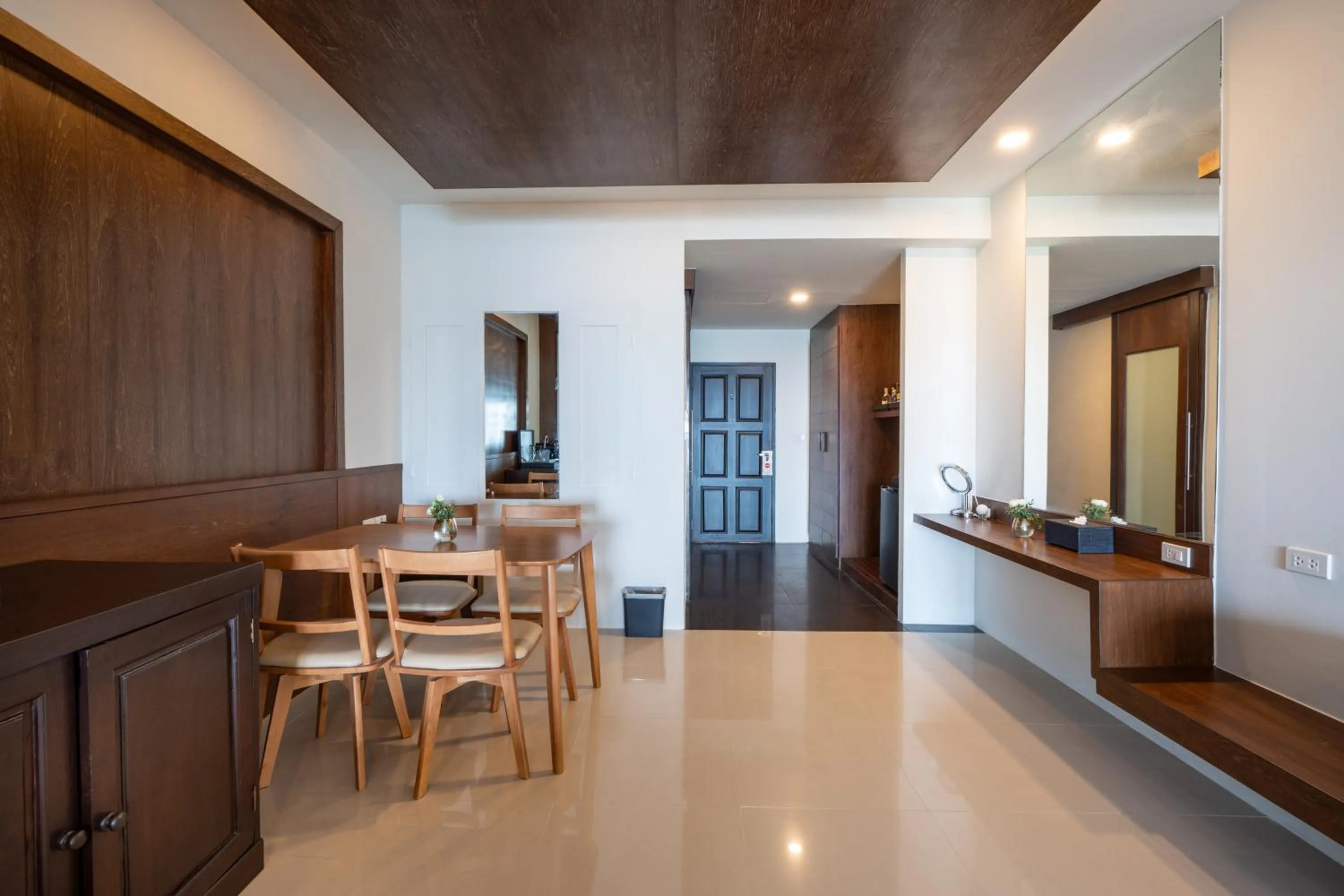 Dining area in ANONA SUNSET Boutique