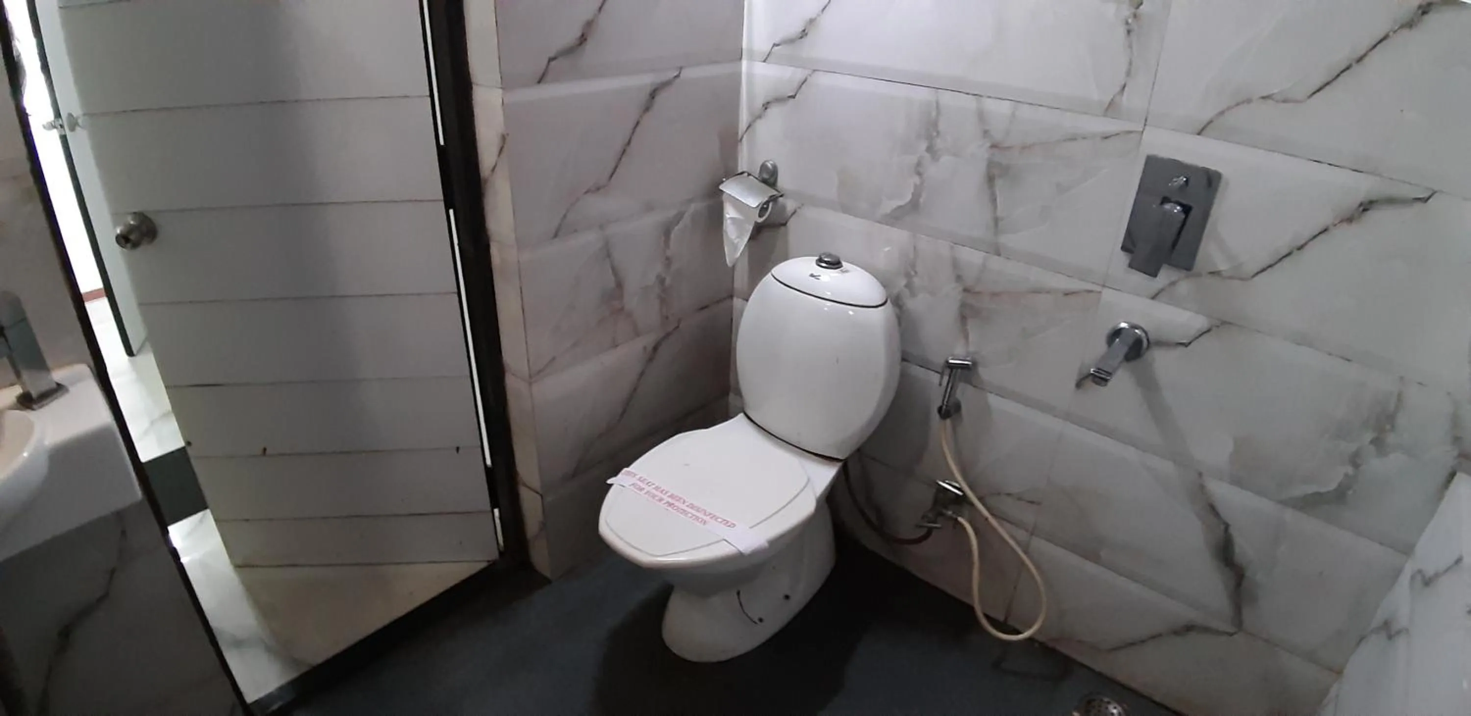 Shower in Hiland Inn The Boutique Hotel