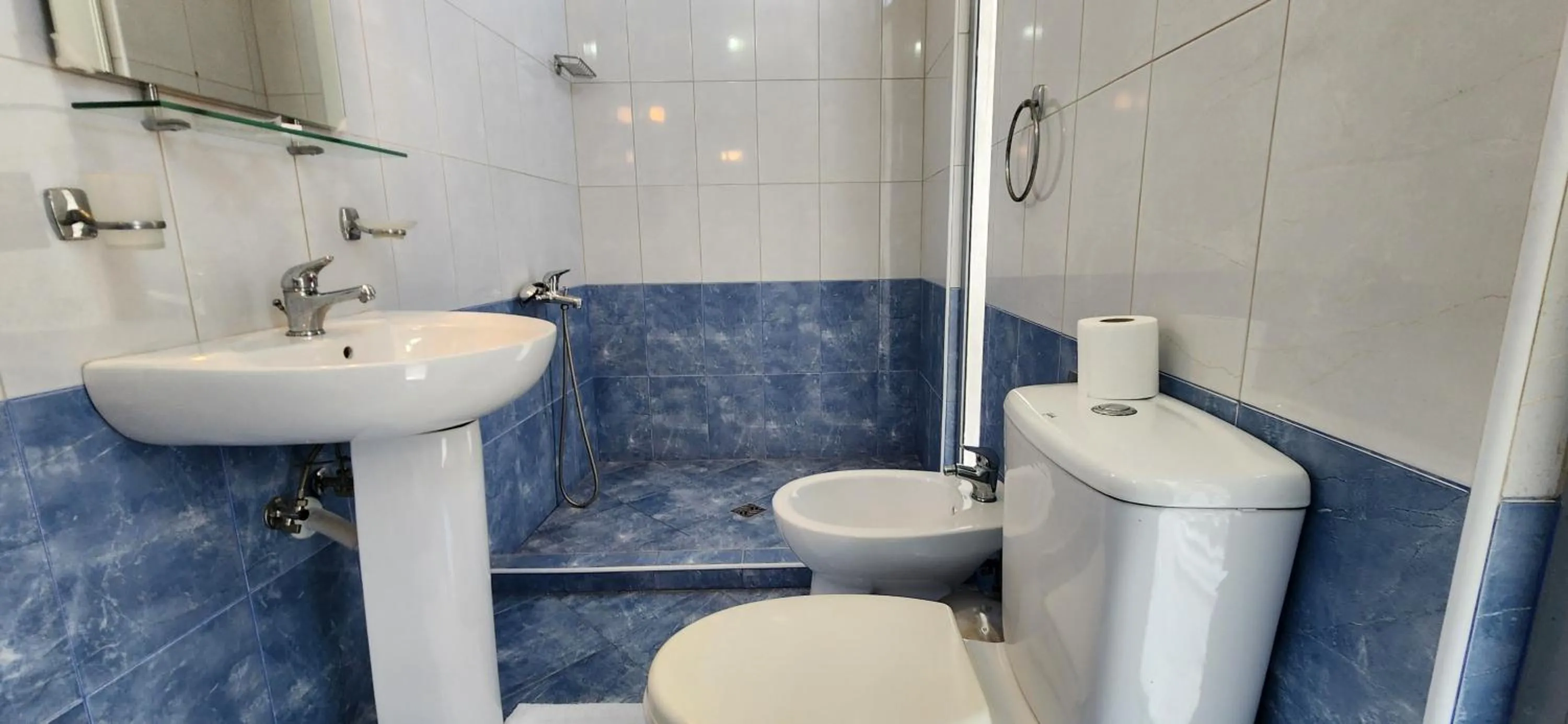 Shower in Hotel Vlora