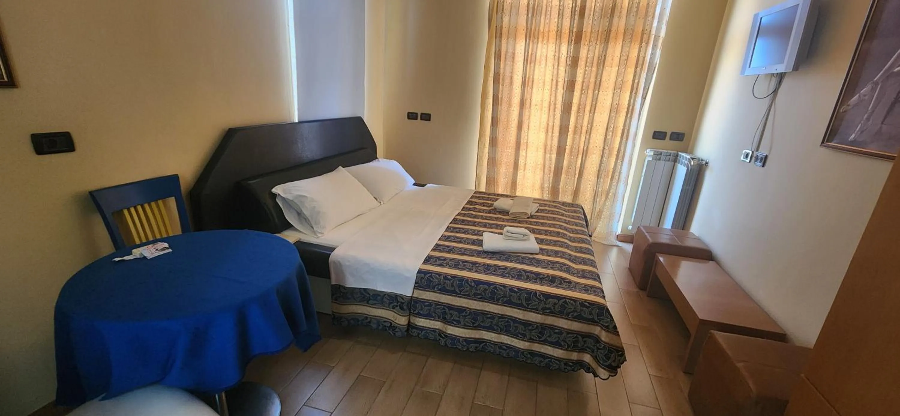TV and multimedia, Bed in Hotel Vlora