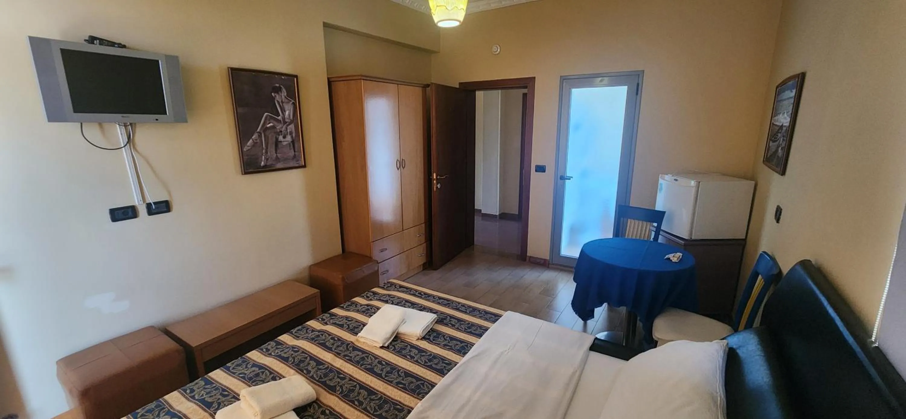 Bedroom, Bed in Hotel Vlora