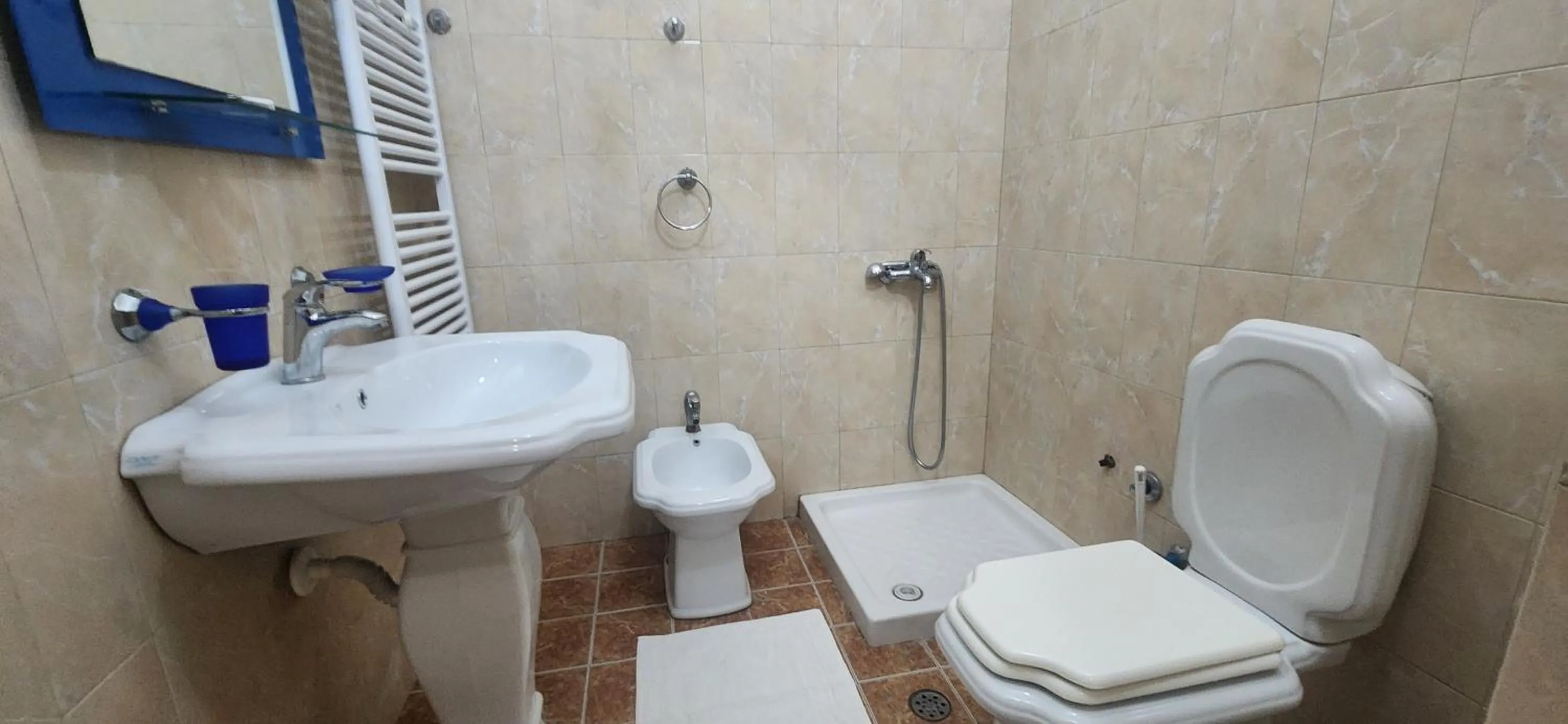 Shower in Hotel Vlora
