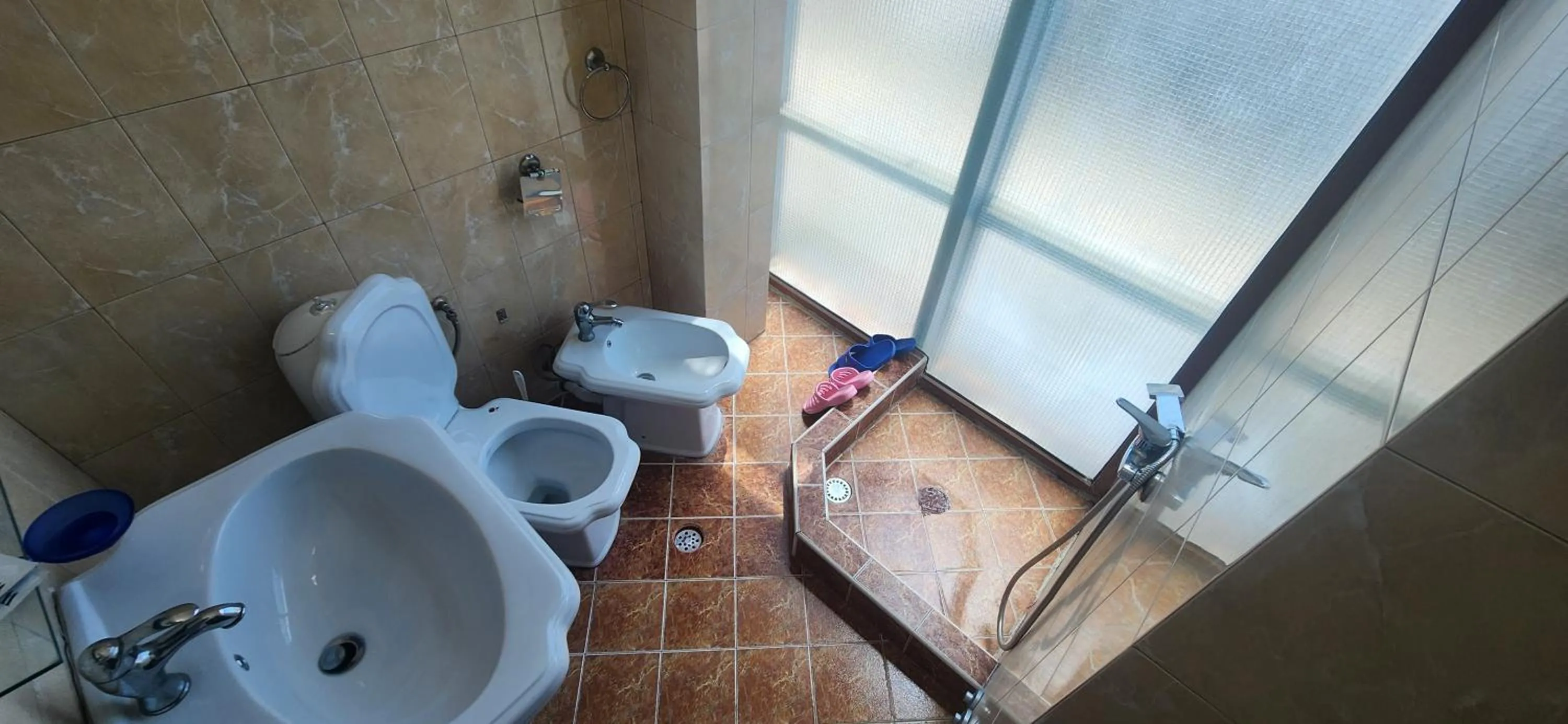 Shower in Hotel Vlora