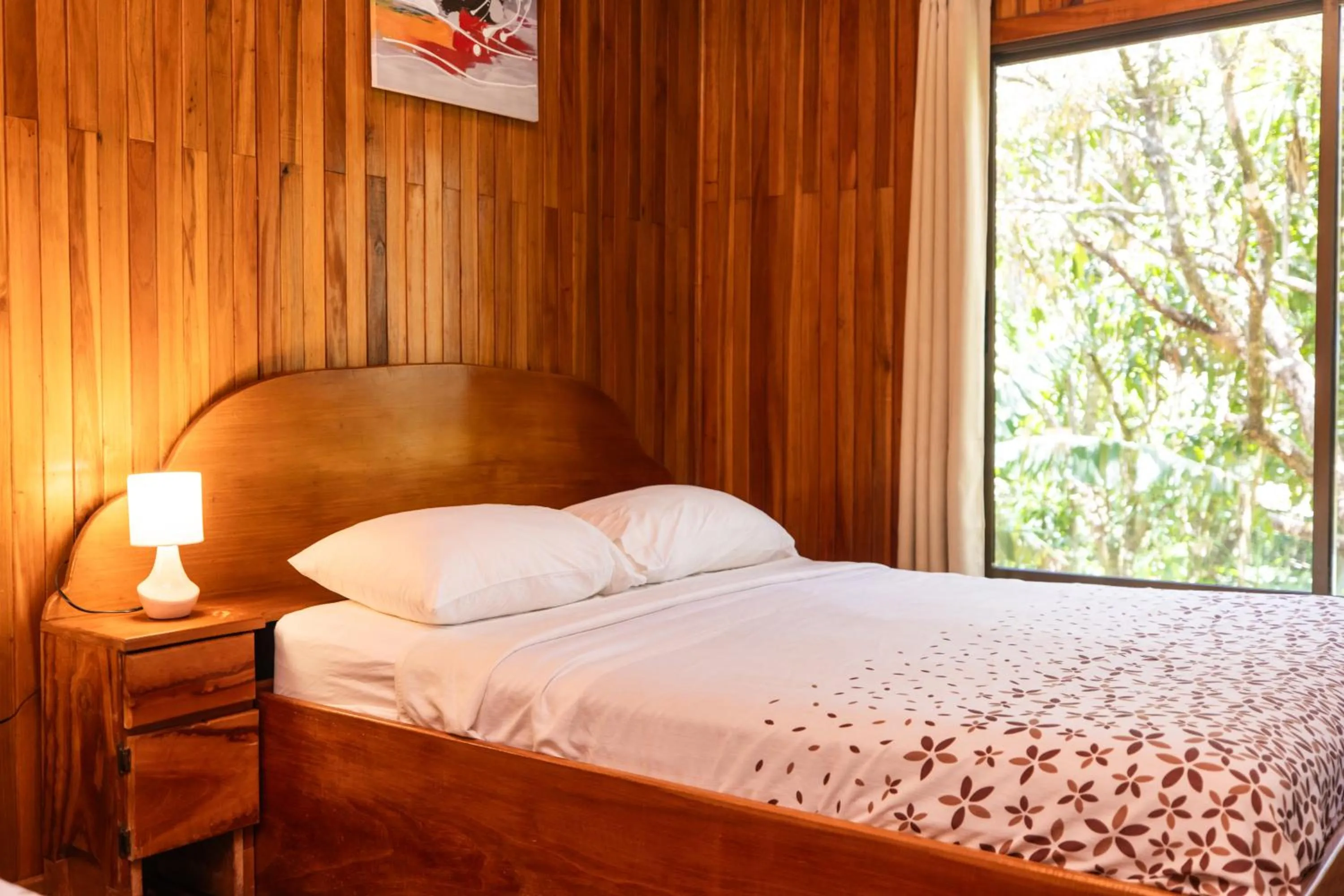 Bed in Jaguarundi Jungle Lodge - Monteverde