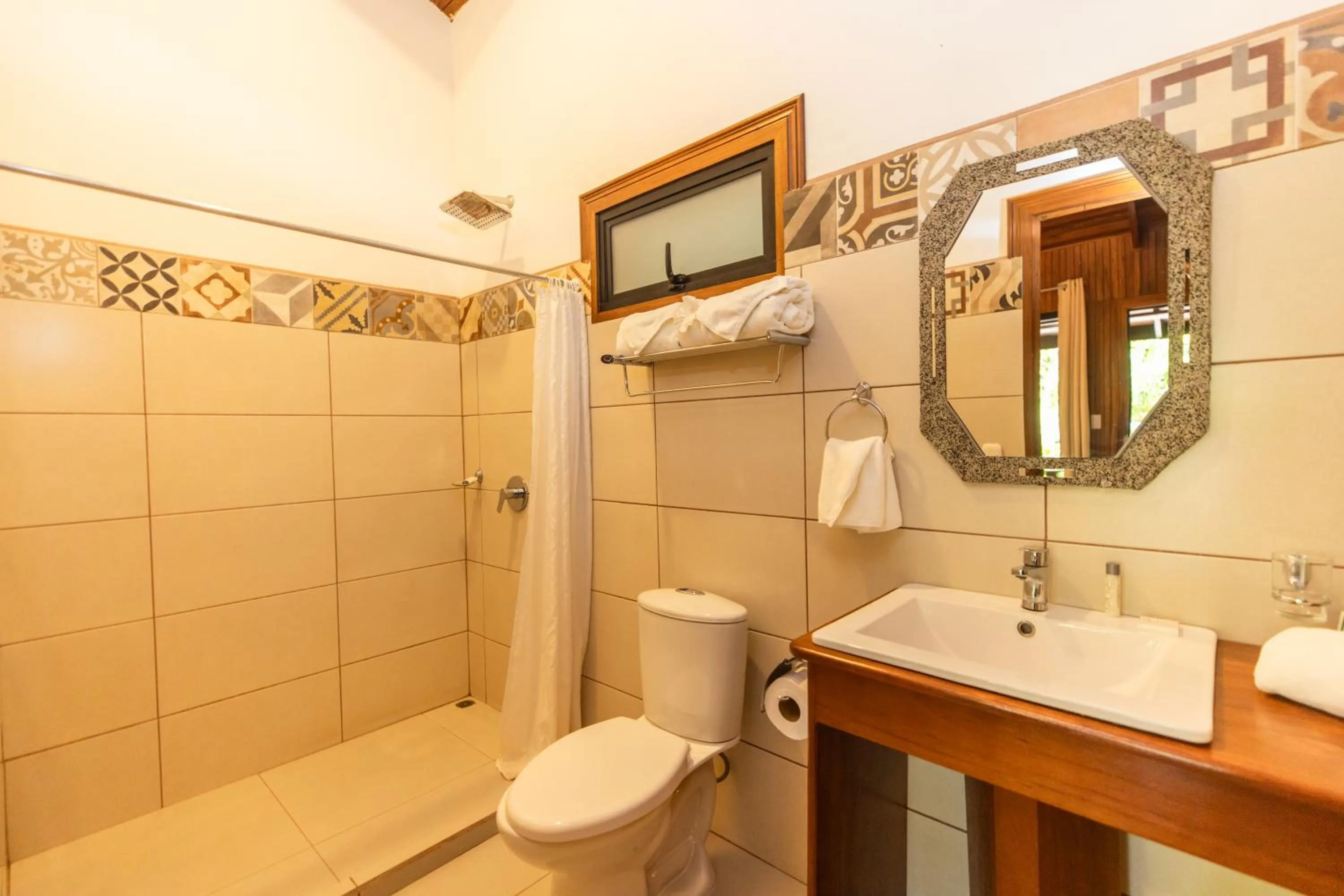Bathroom in Jaguarundi Jungle Lodge - Monteverde