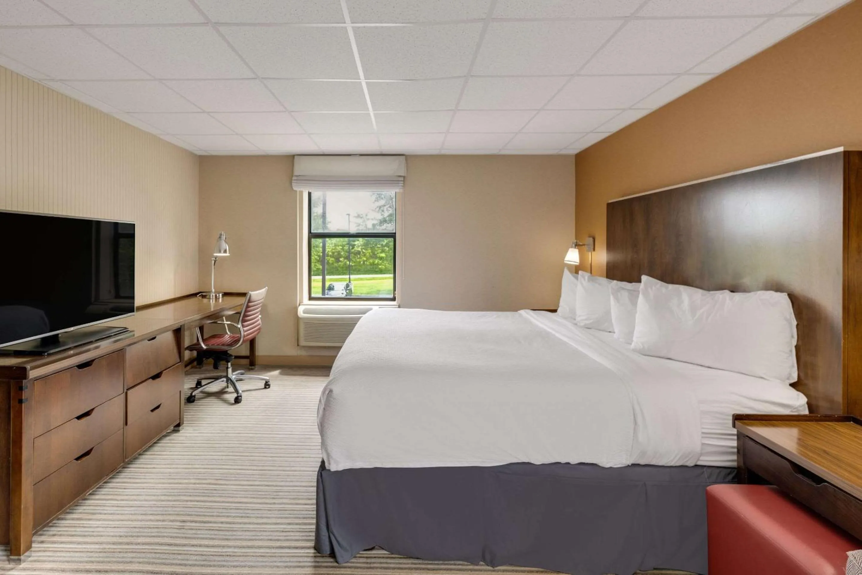 Photo of the whole room, Bed in The Crossroads Hotel - Newburgh