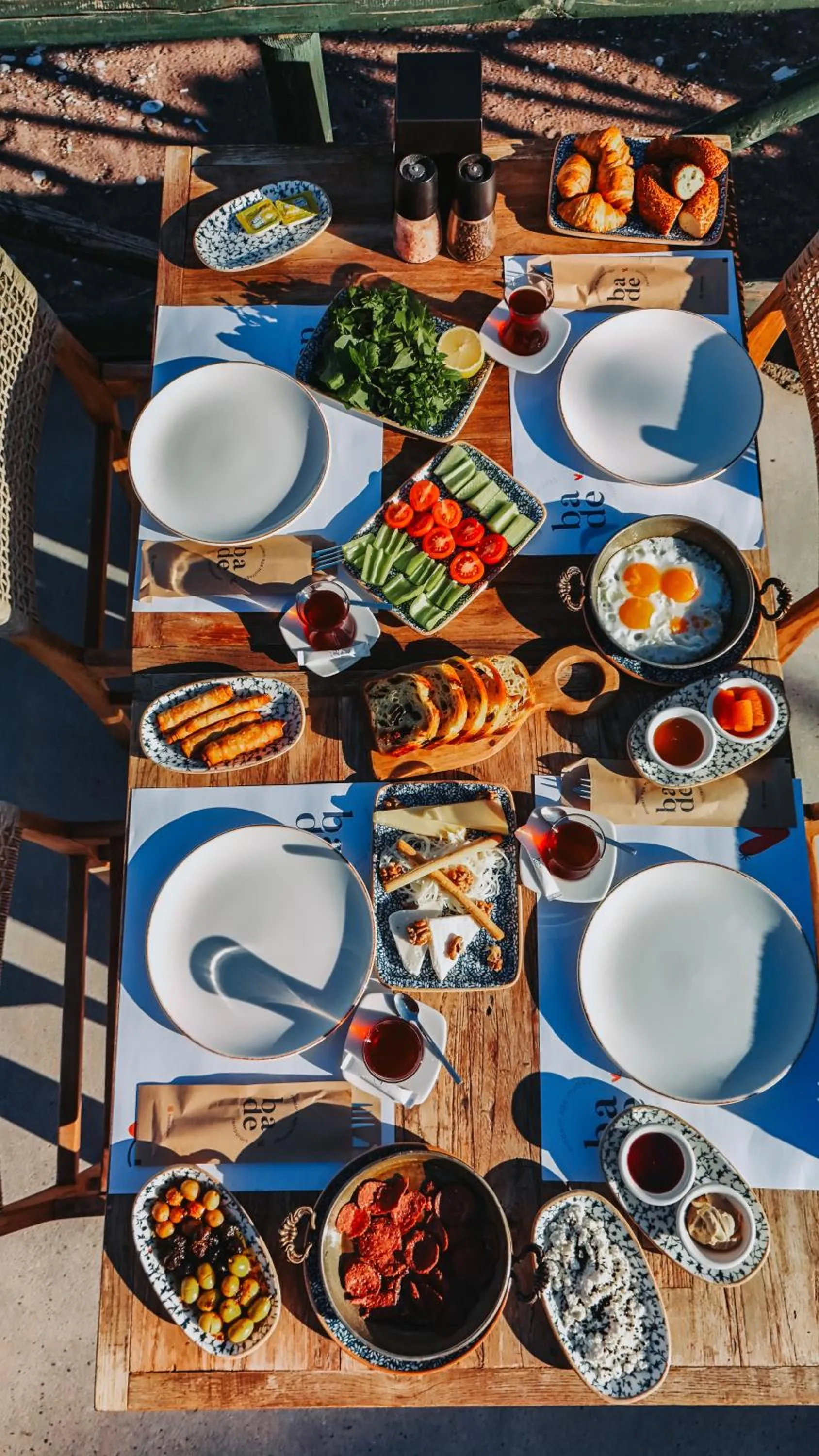 Restaurant/places to eat in Diplomat Suites