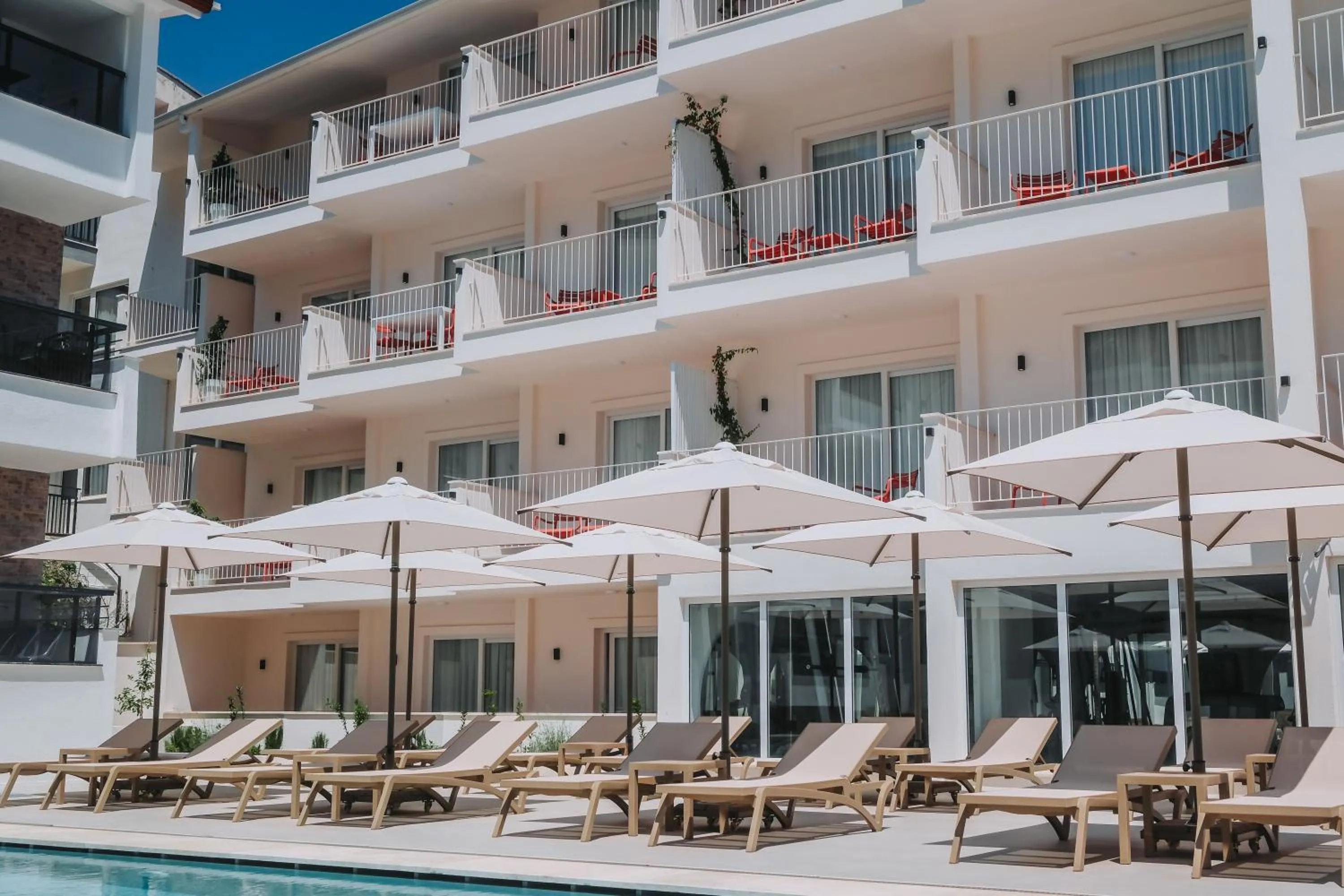 Property building in Diplomat Suites