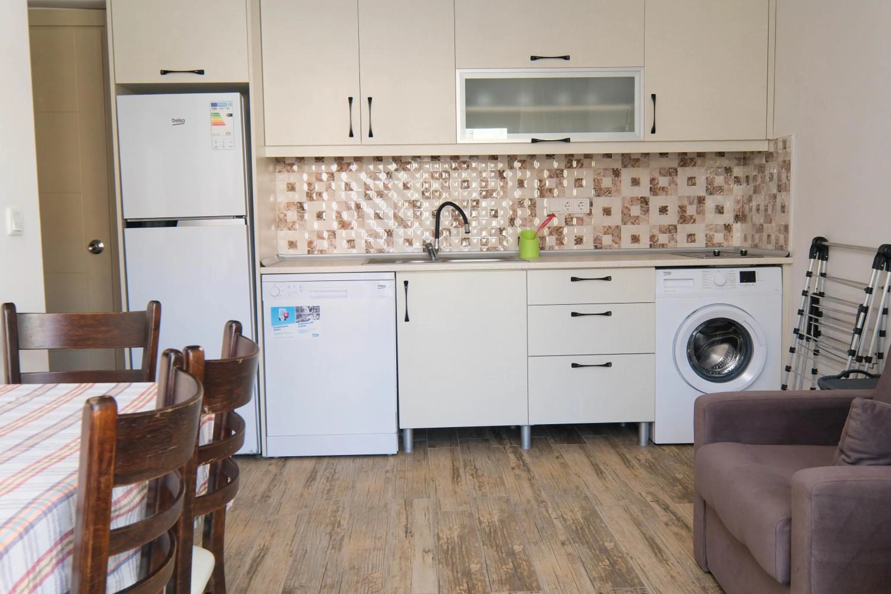 Kitchen or kitchenette in Diplomat Suites