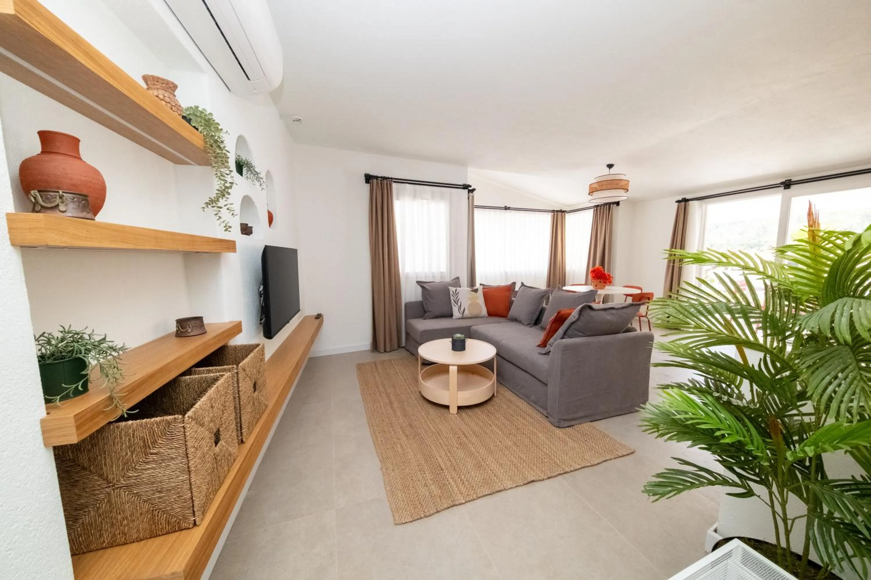 Diplomat Suites