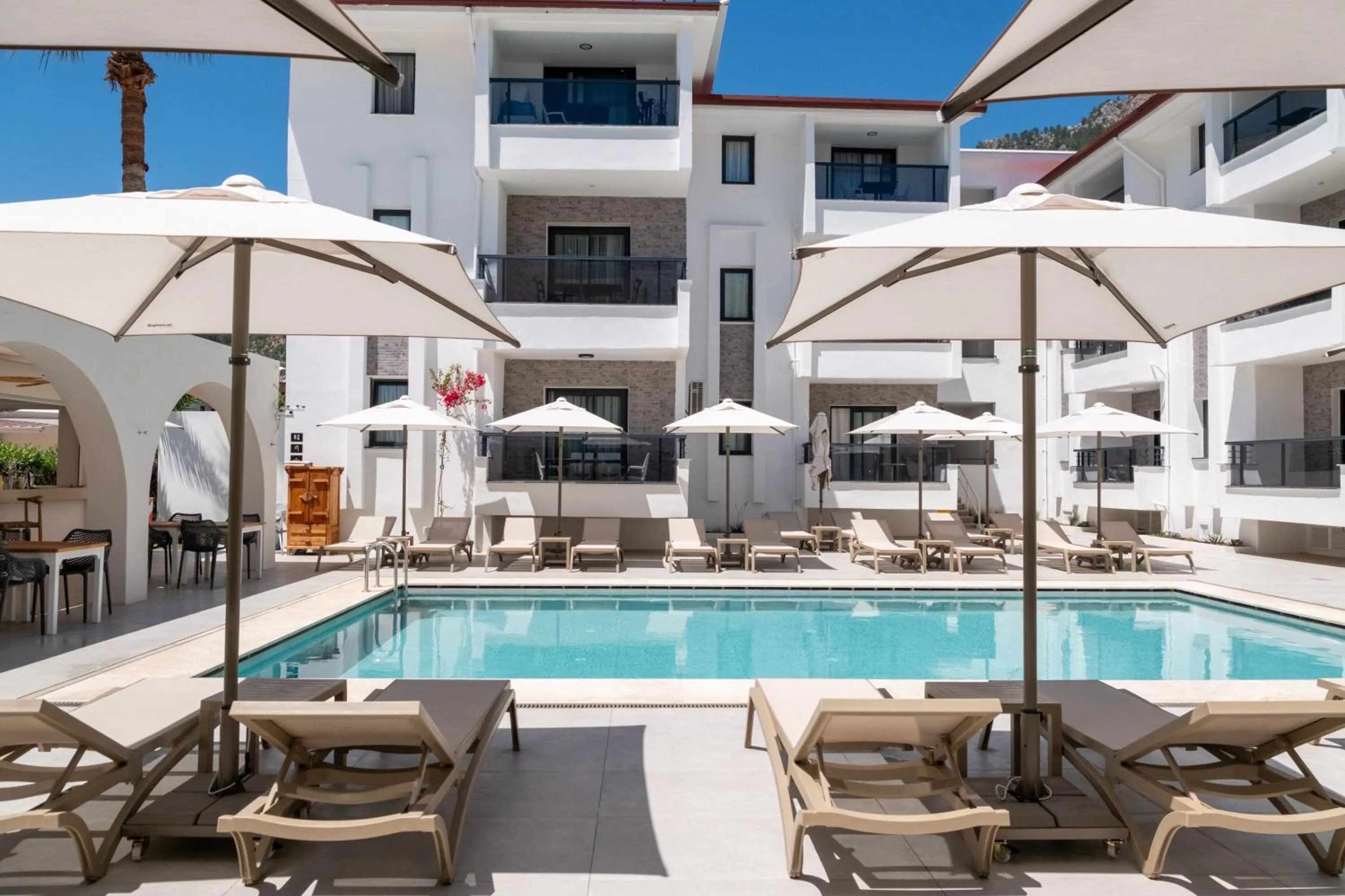Property building in Diplomat Suites