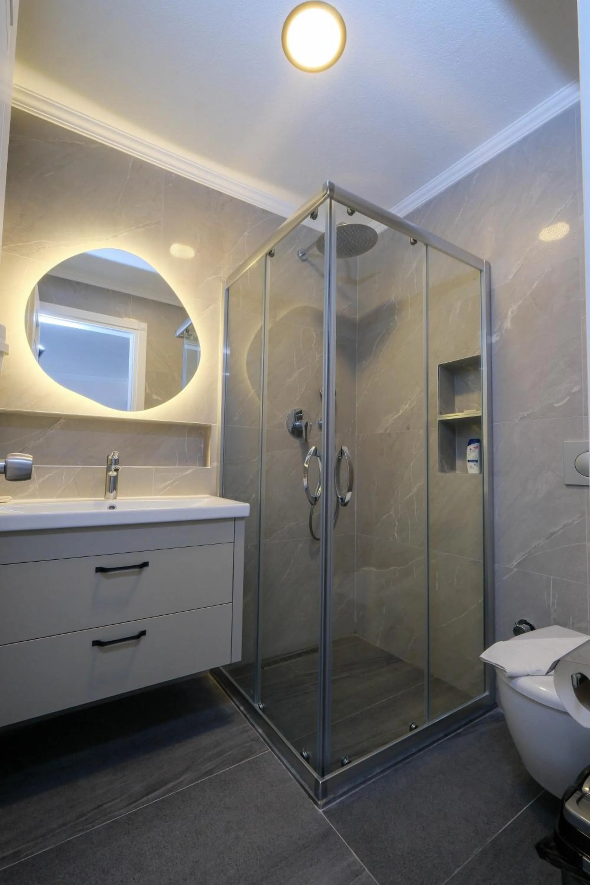 Bathroom in Diplomat Suites