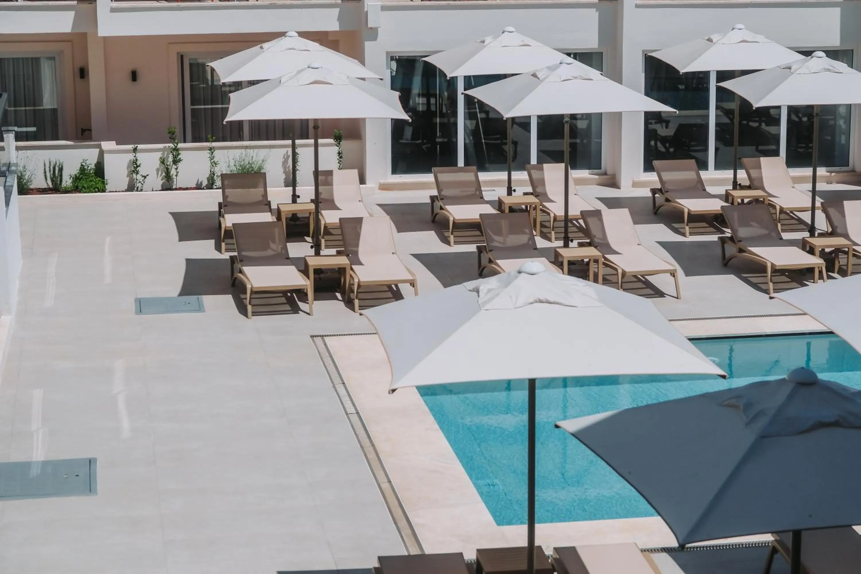Swimming pool in Diplomat Suites