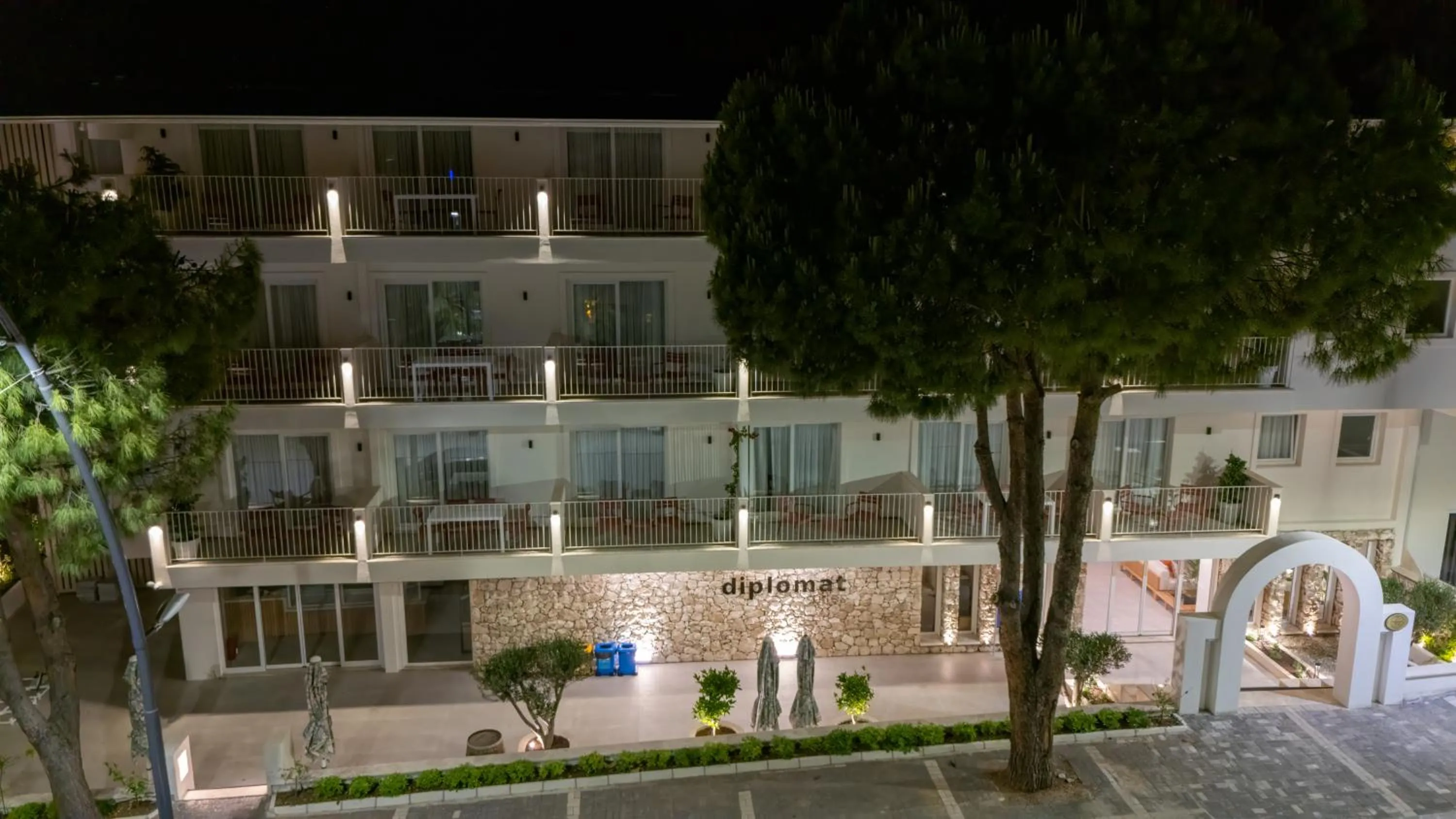 Property building in Diplomat Suites