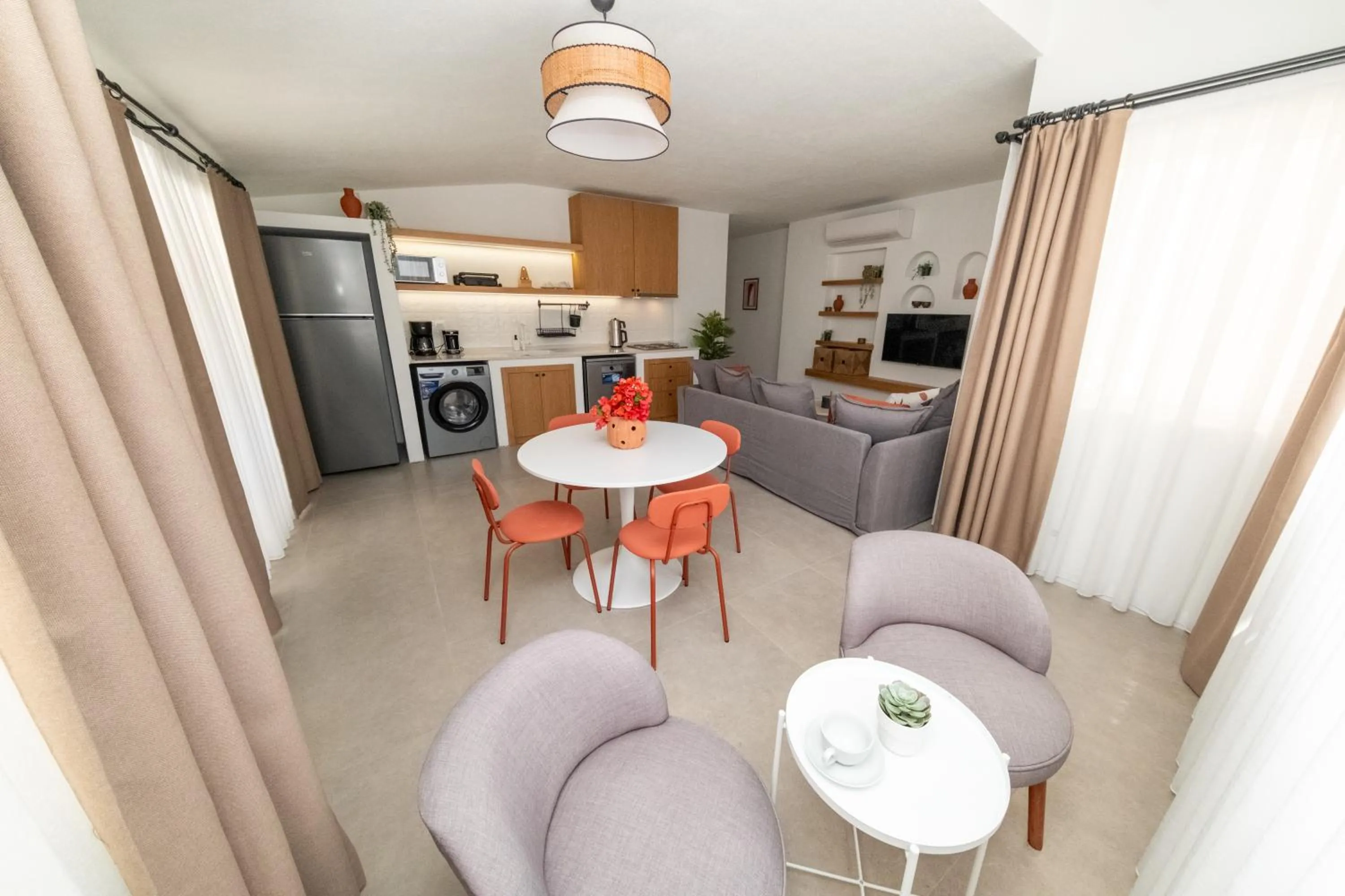 Diplomat Suites
