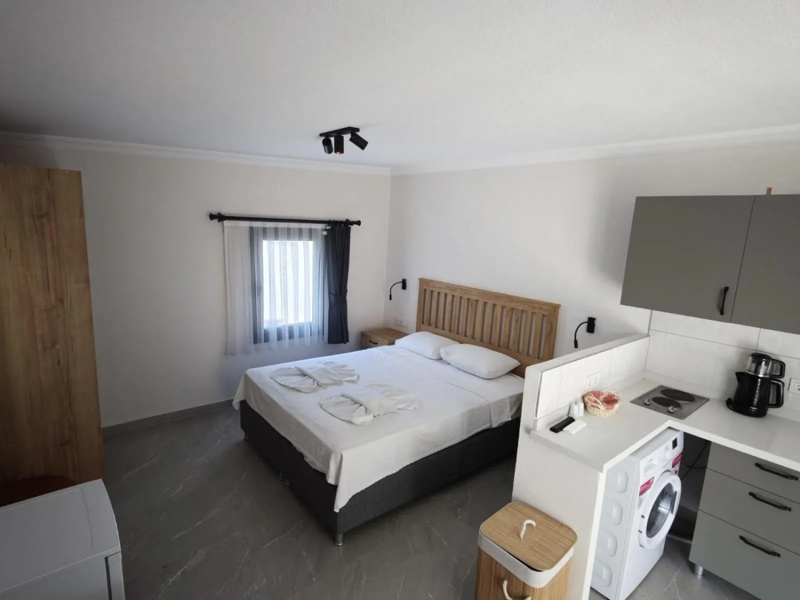 Diplomat Suites