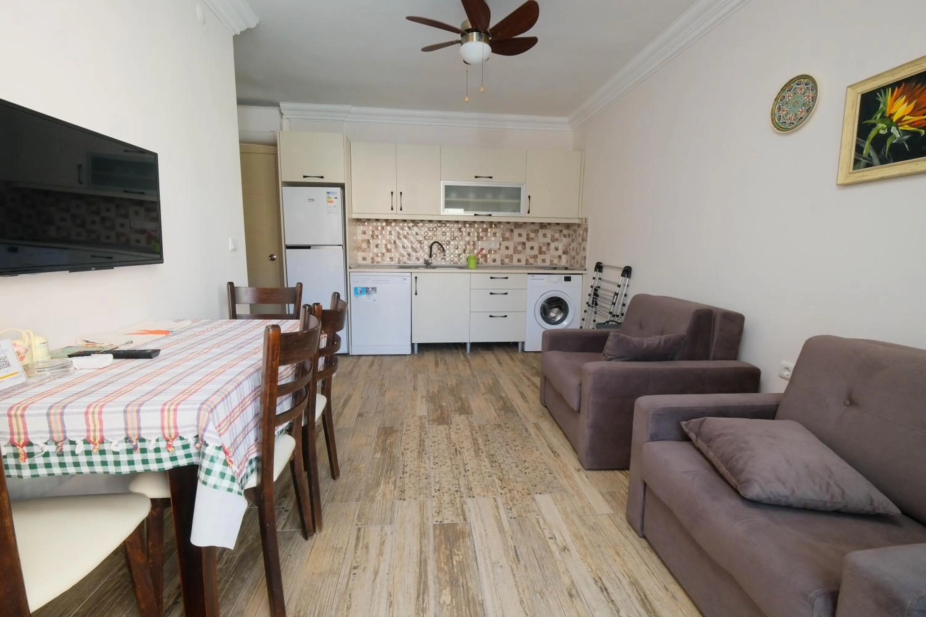 Kitchen or kitchenette in Diplomat Suites