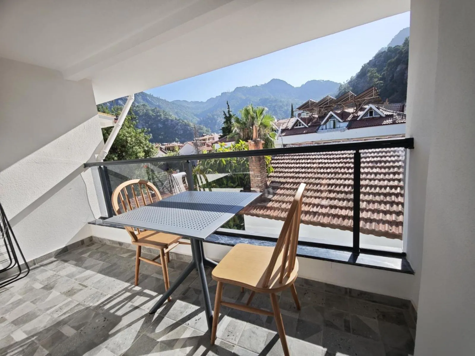 Diplomat Suites