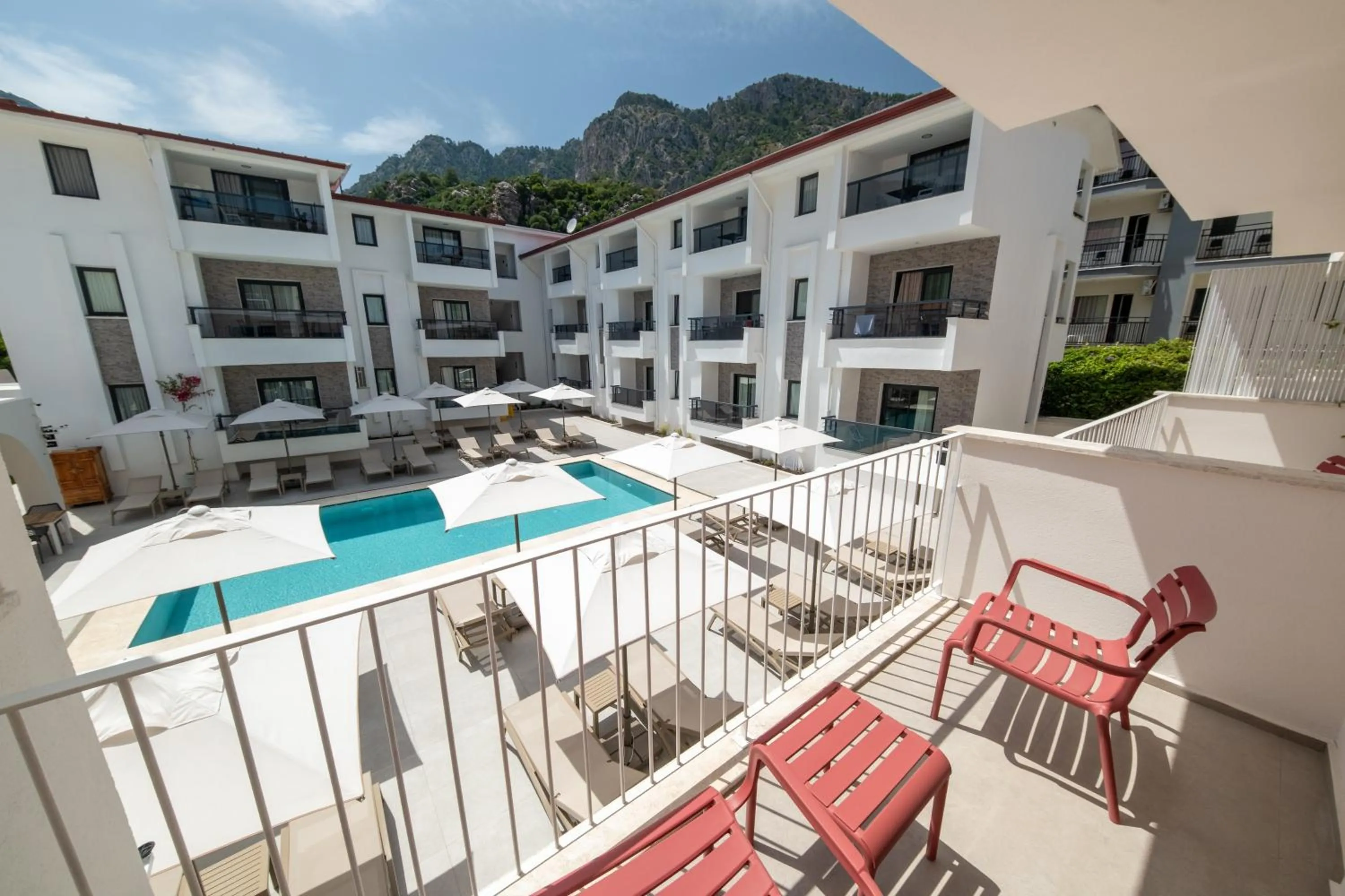 Diplomat Suites