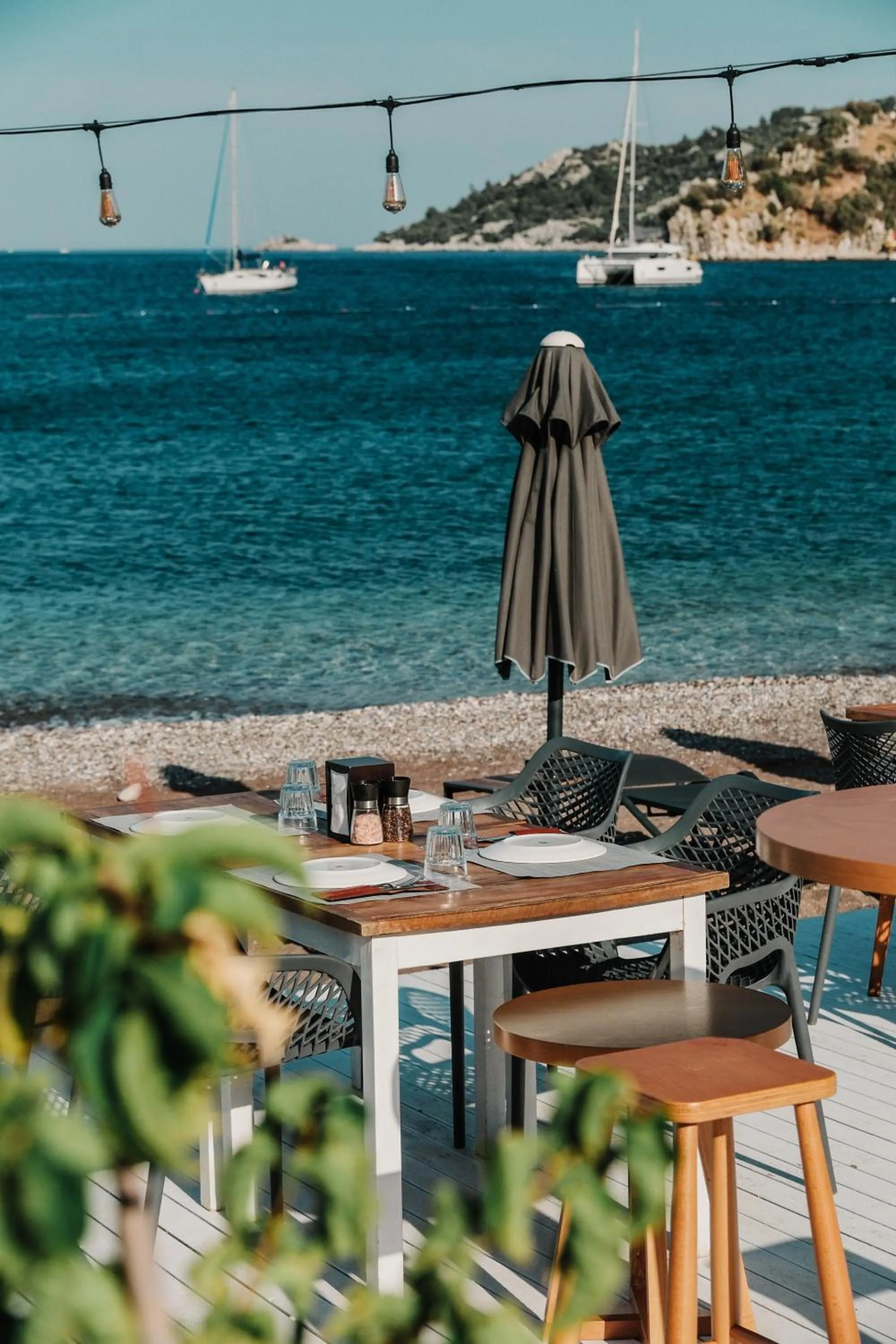 Restaurant/places to eat in Diplomat Suites