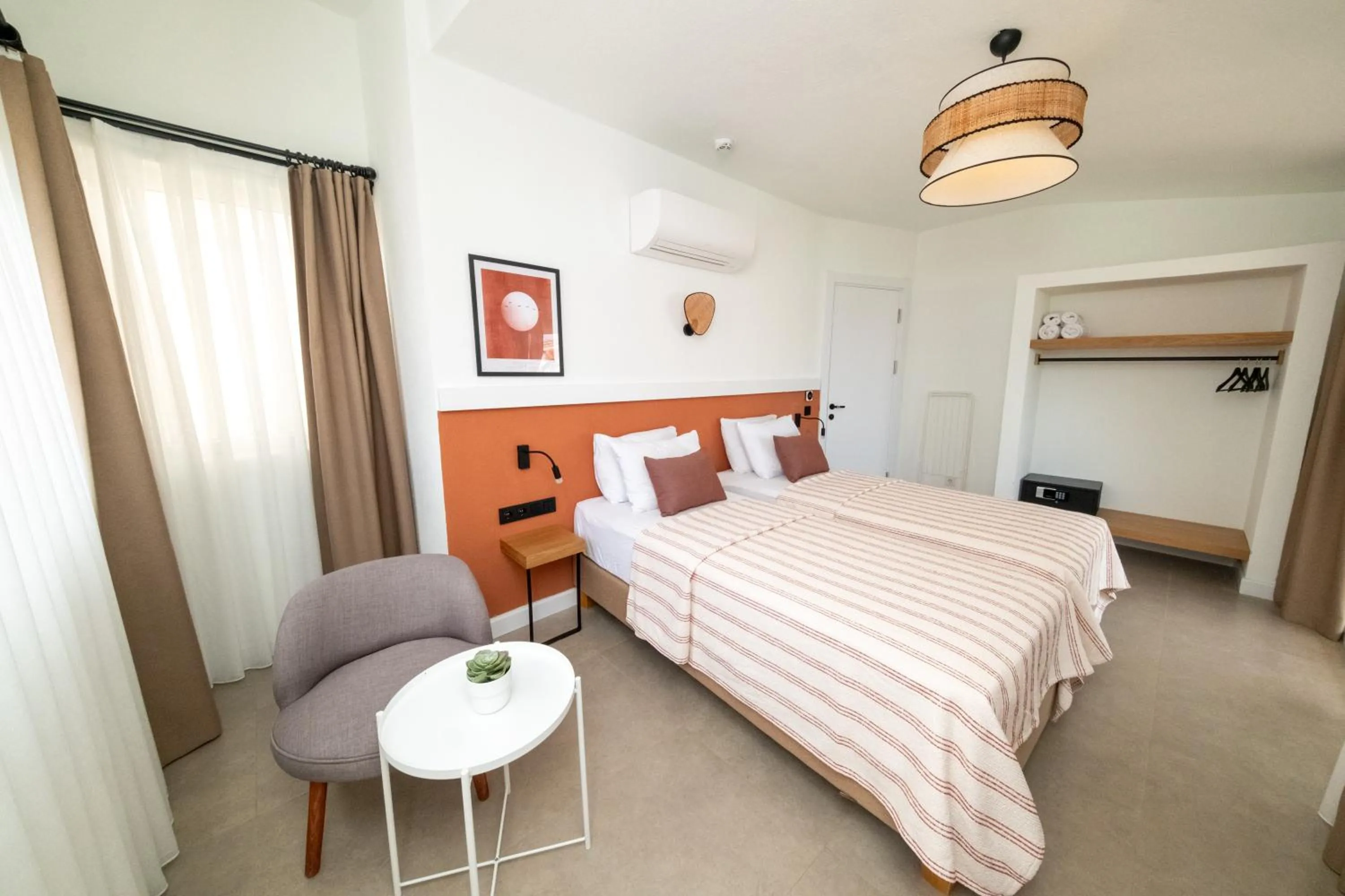 Diplomat Suites