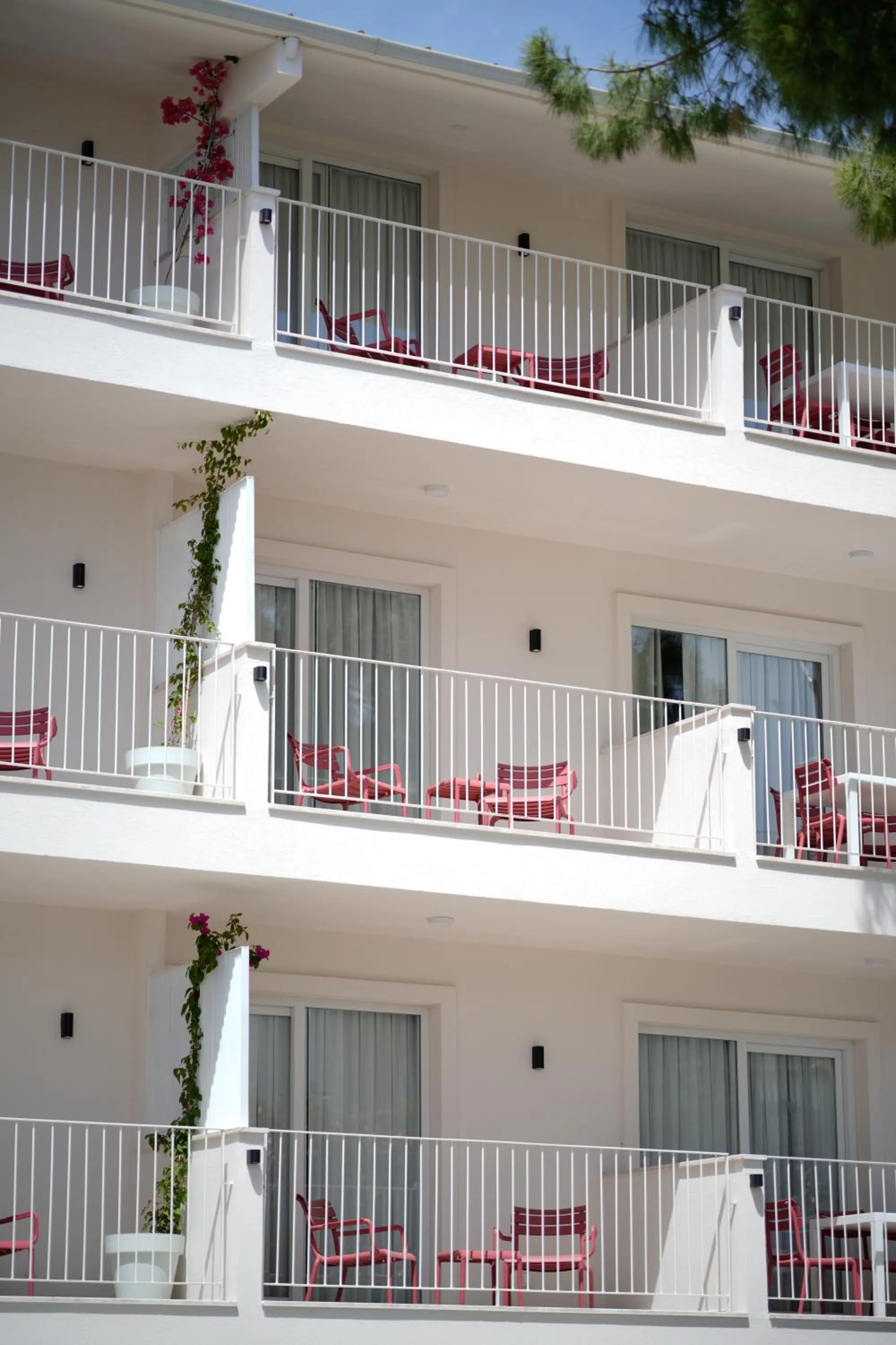 Property building in Diplomat Suites