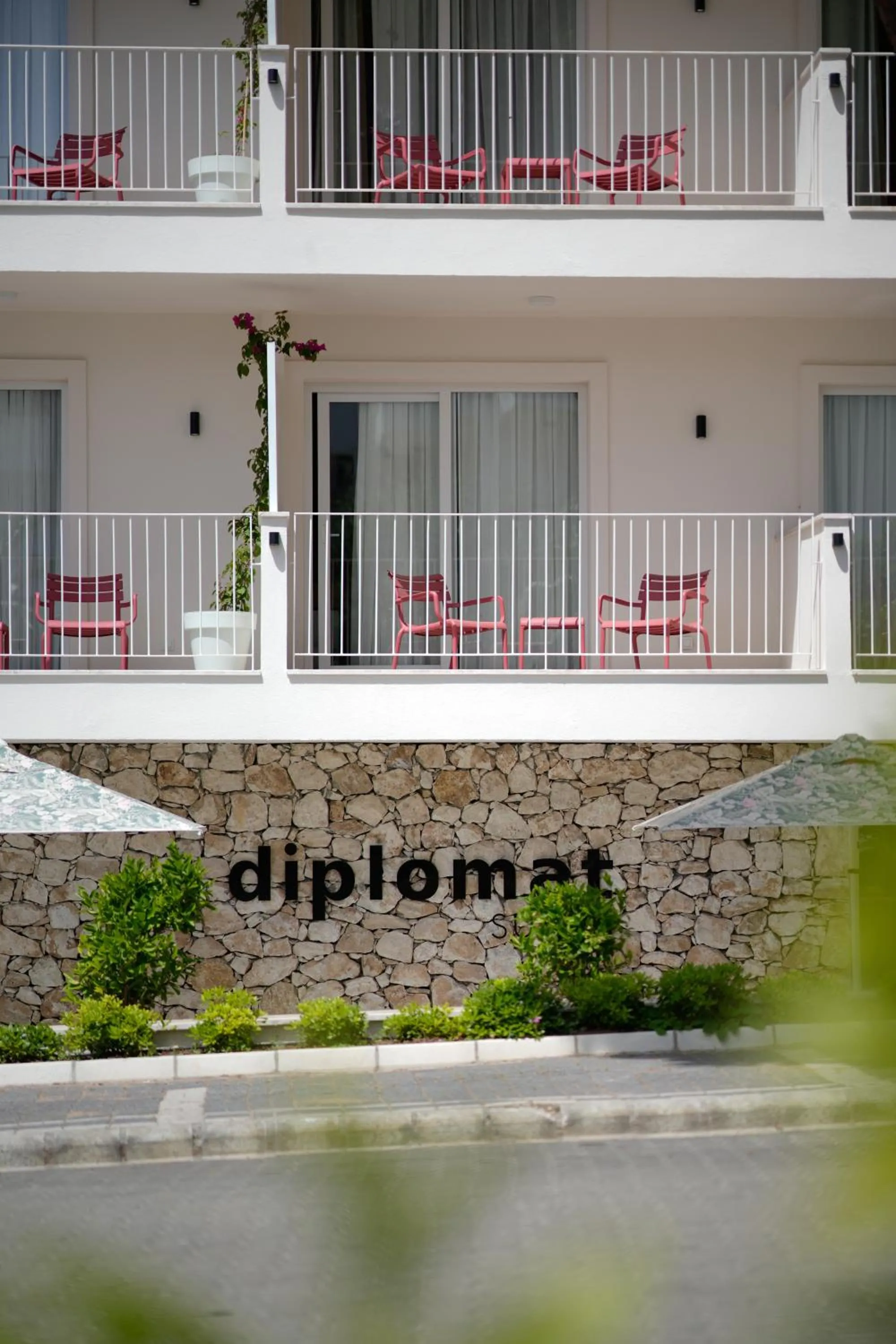 Diplomat Suites