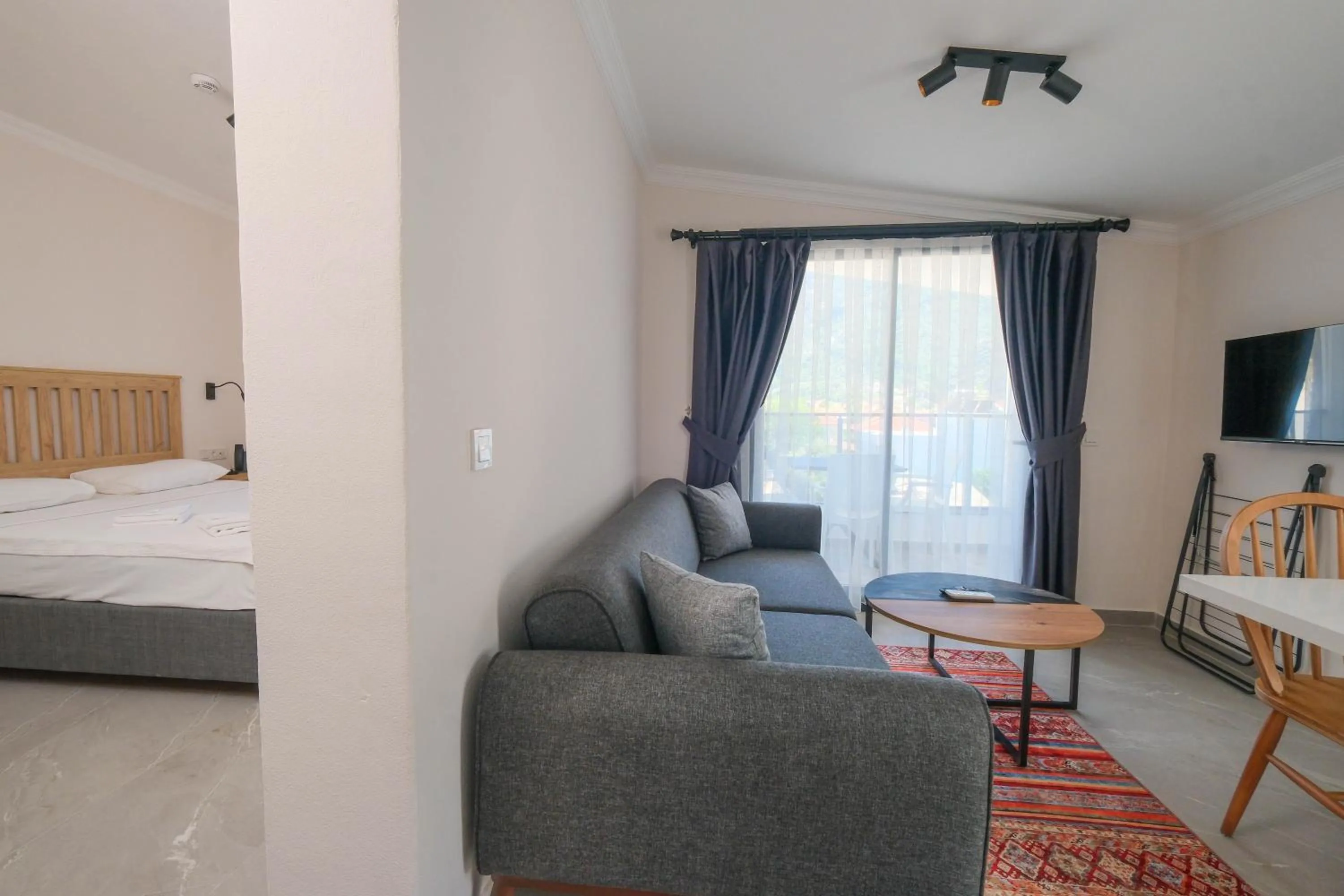 Diplomat Suites