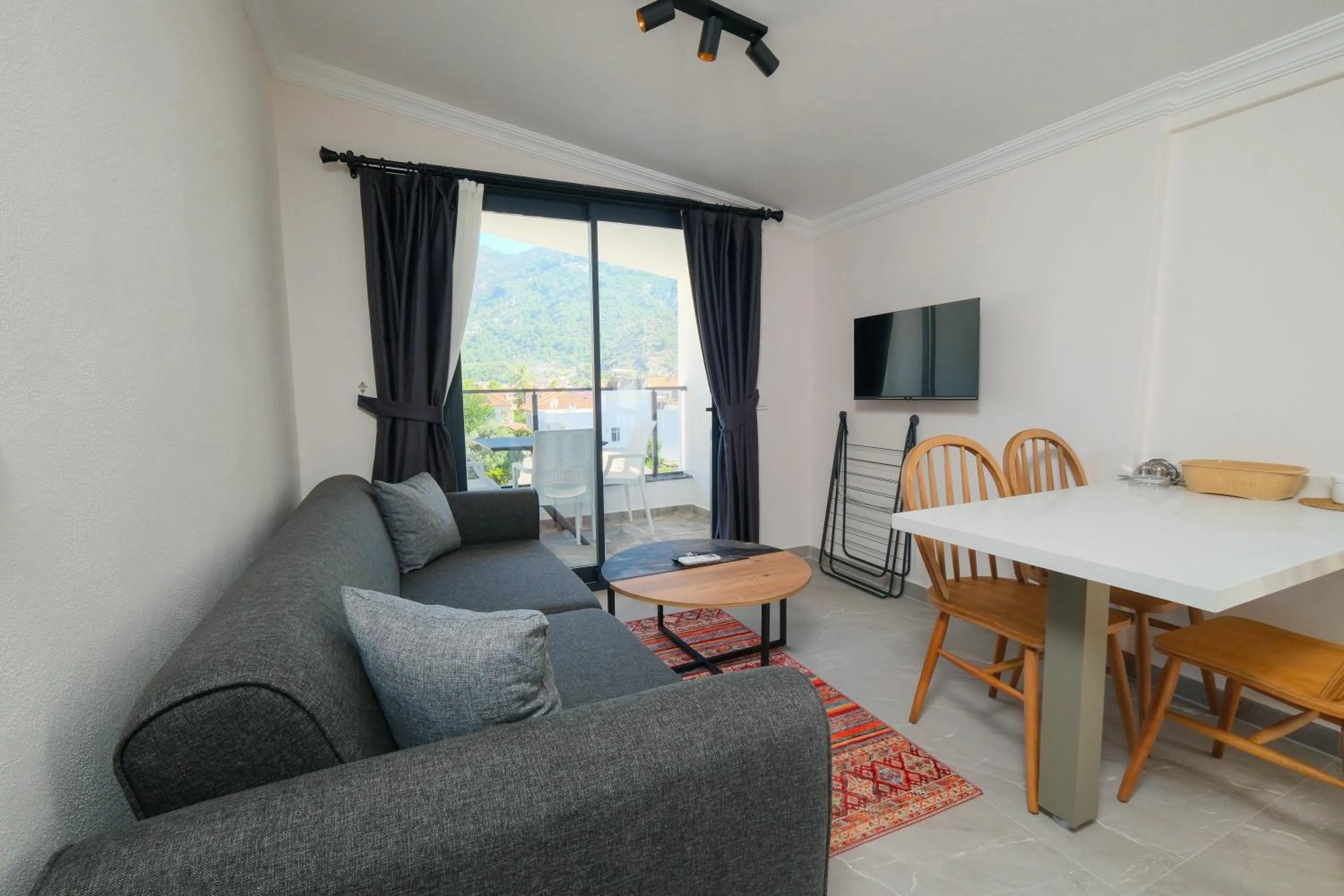 Diplomat Suites