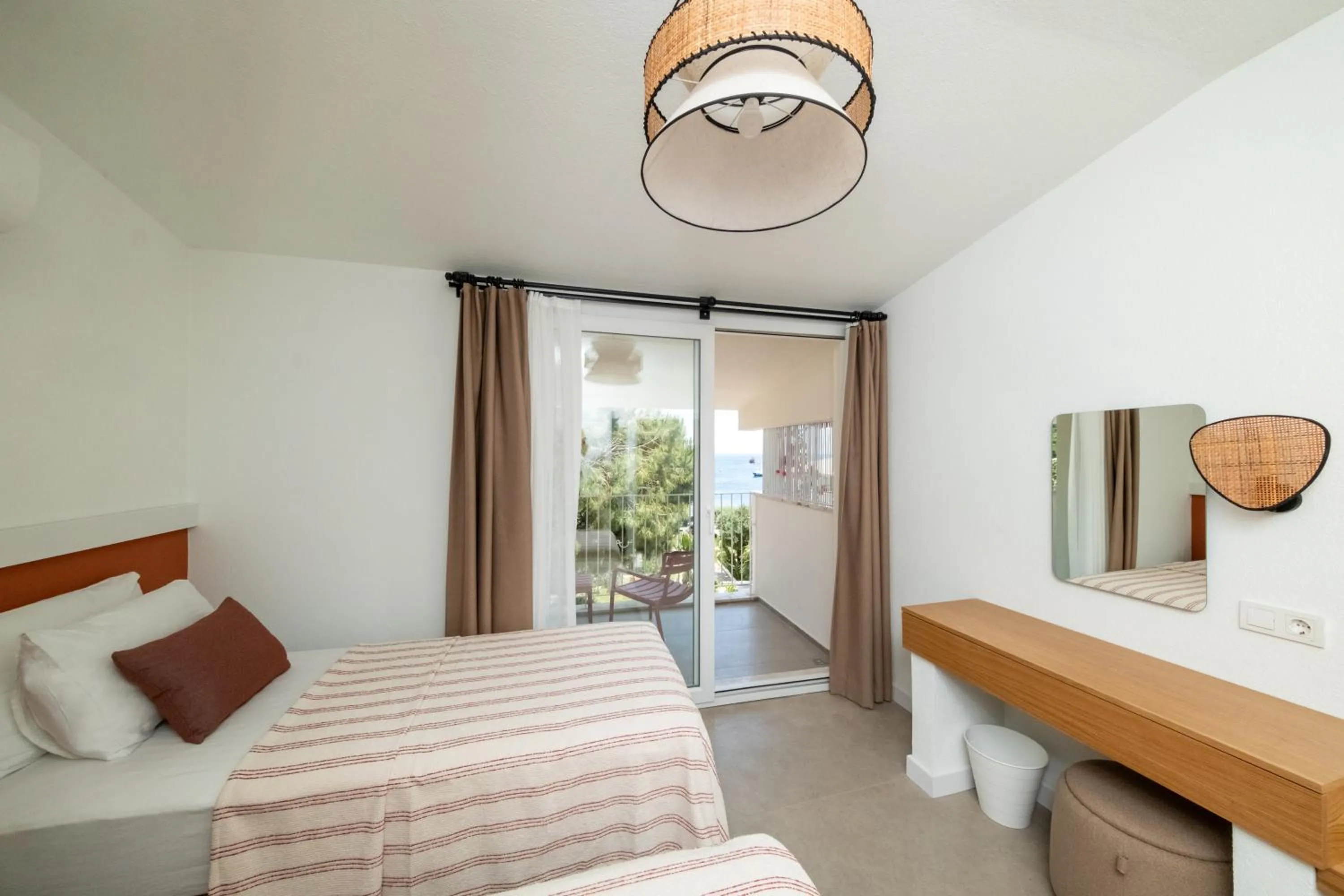 Diplomat Suites